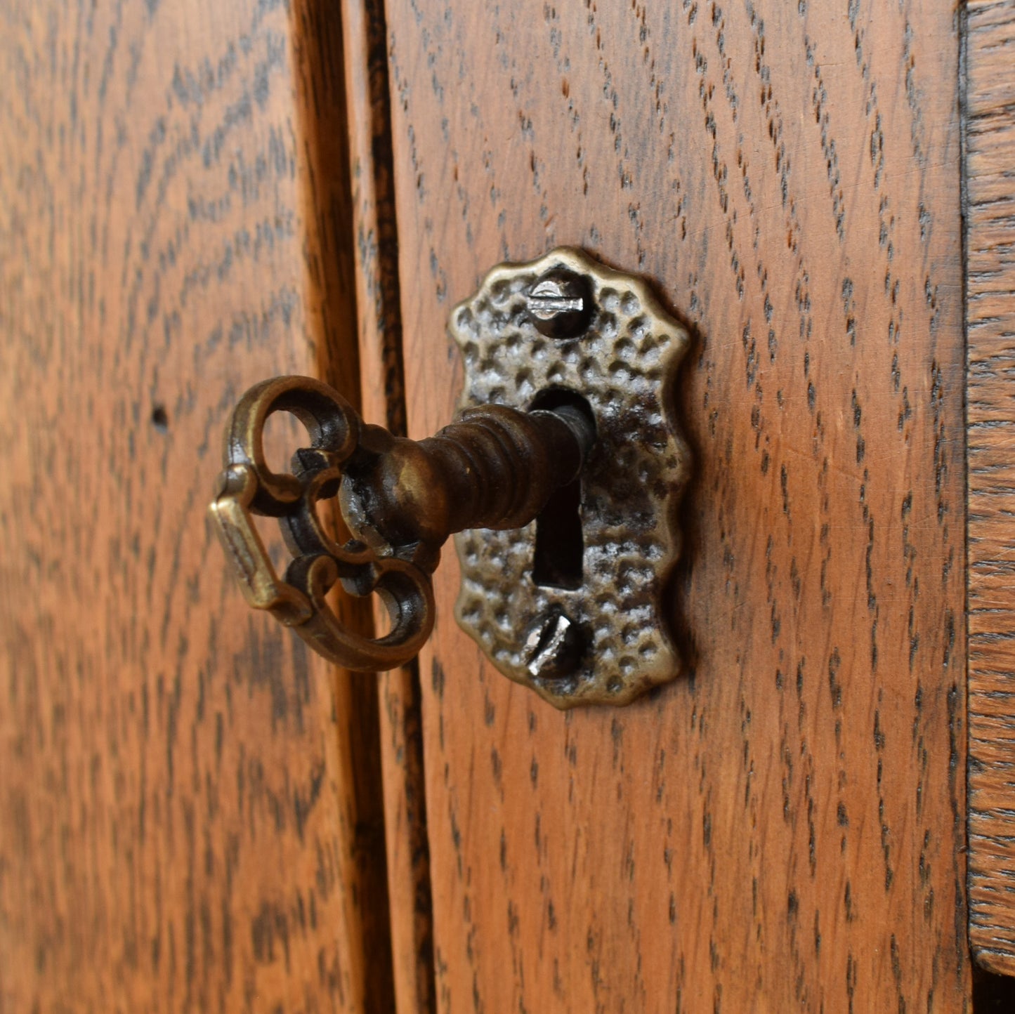 Oak Linenfold Wardrobe