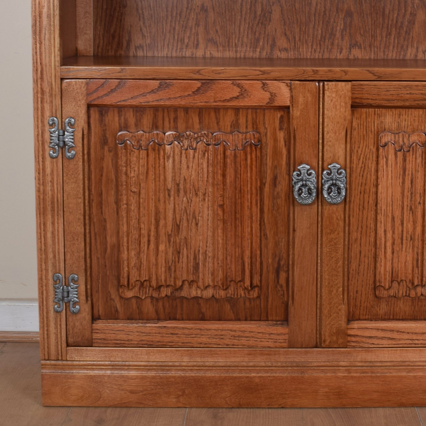 Old Charm Glazed Cabinet with Cupboard