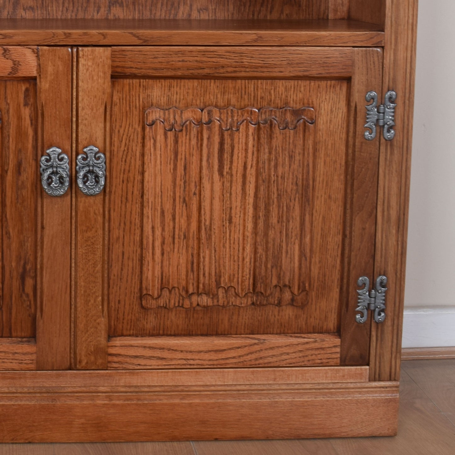 Old Charm Glazed Cabinet with Cupboard