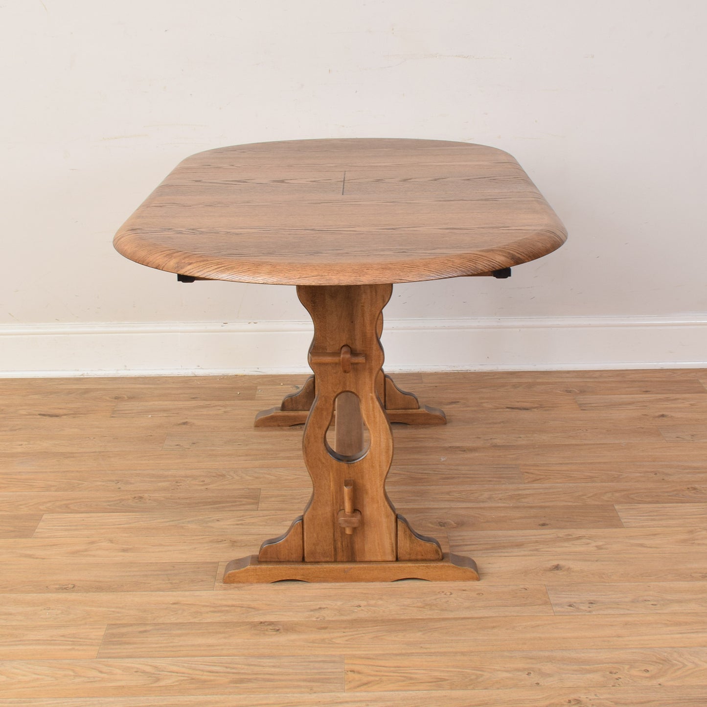 Extendable Table And Six Chairs