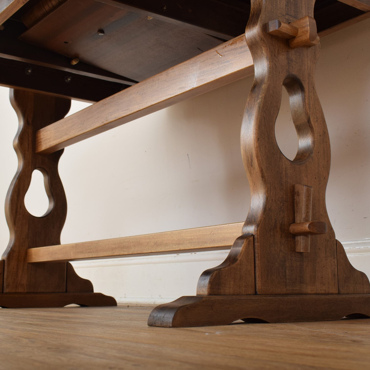 Extendable Table And Six Chairs