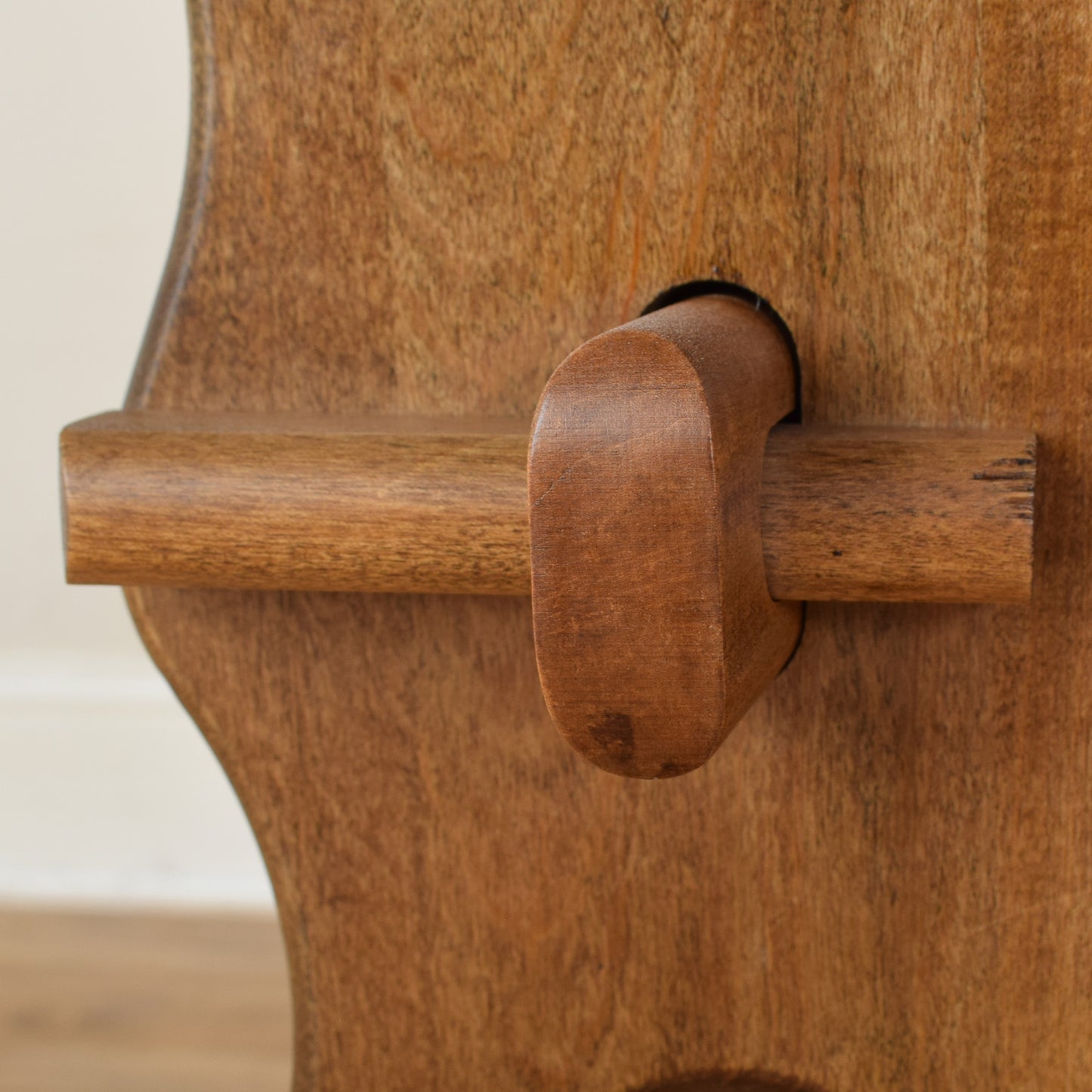 Extendable Table And Six Chairs