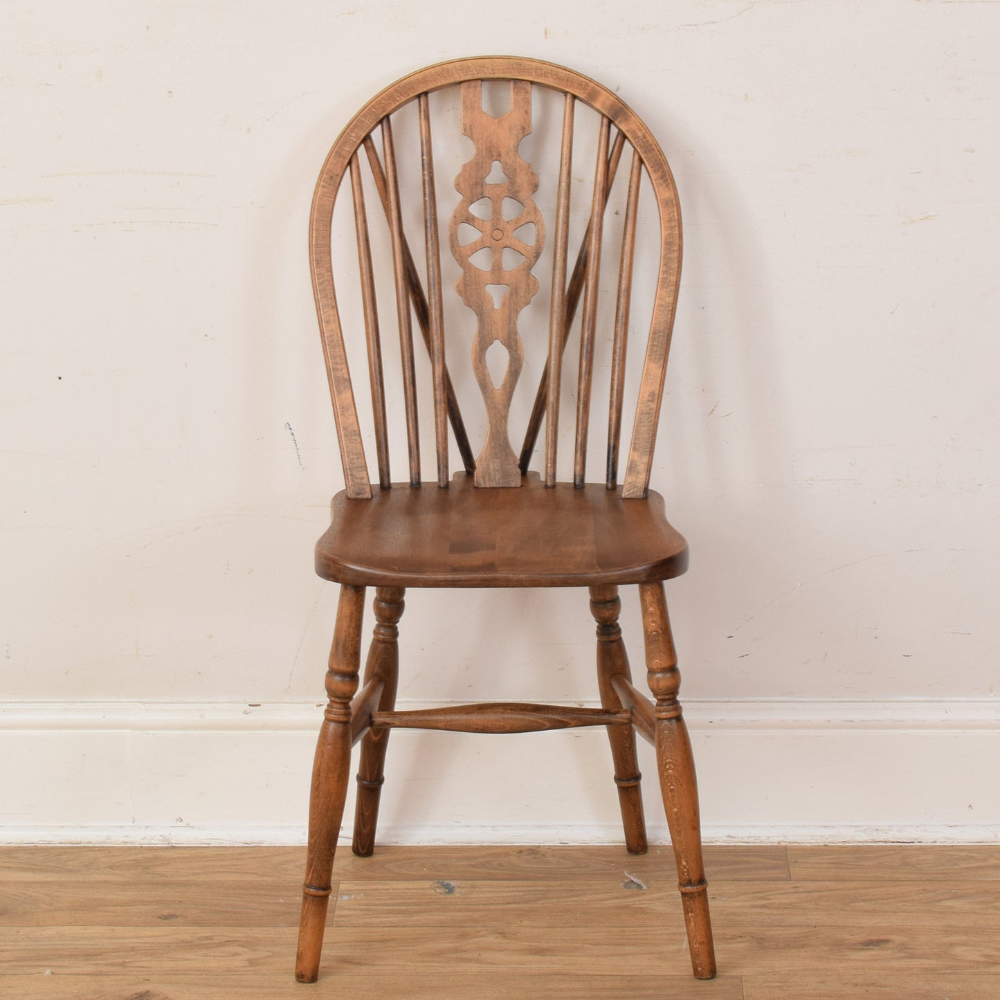 Extendable Table And Six Chairs