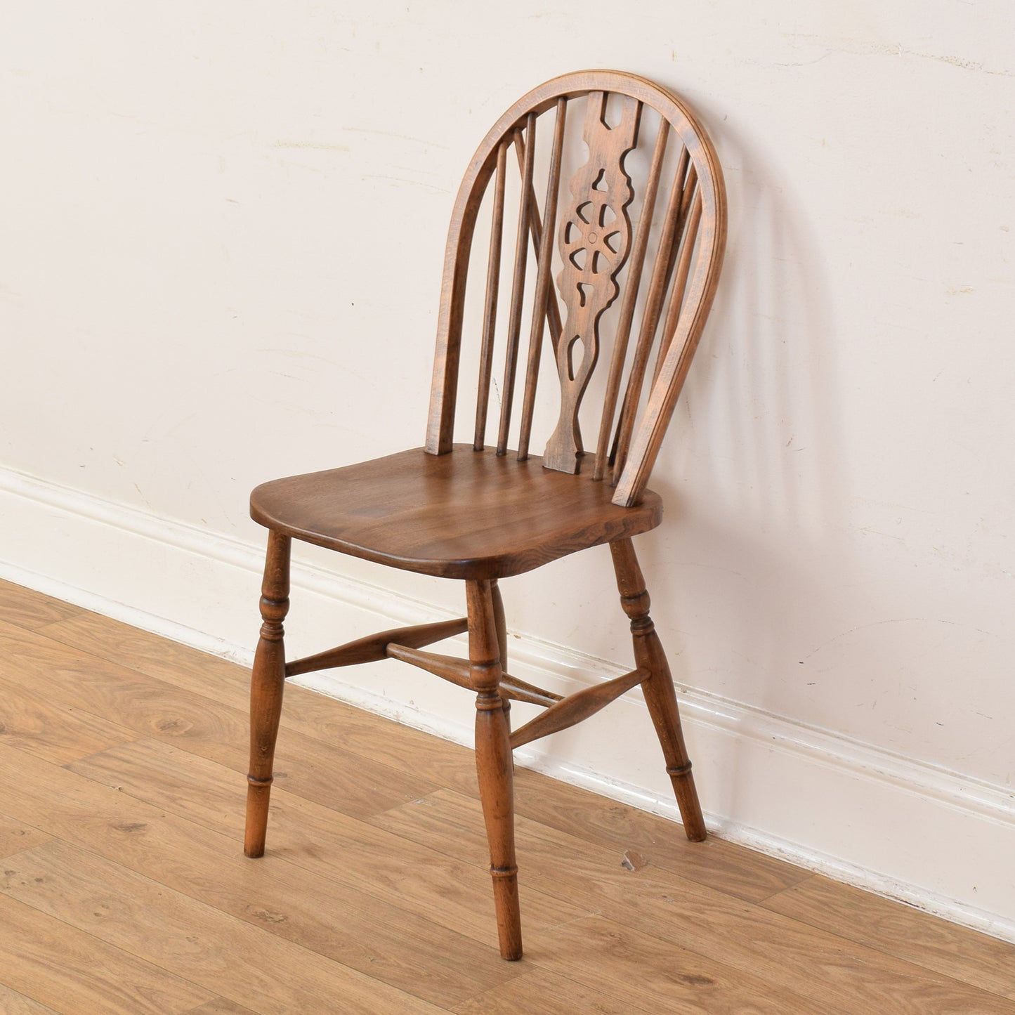Extendable Table And Six Chairs