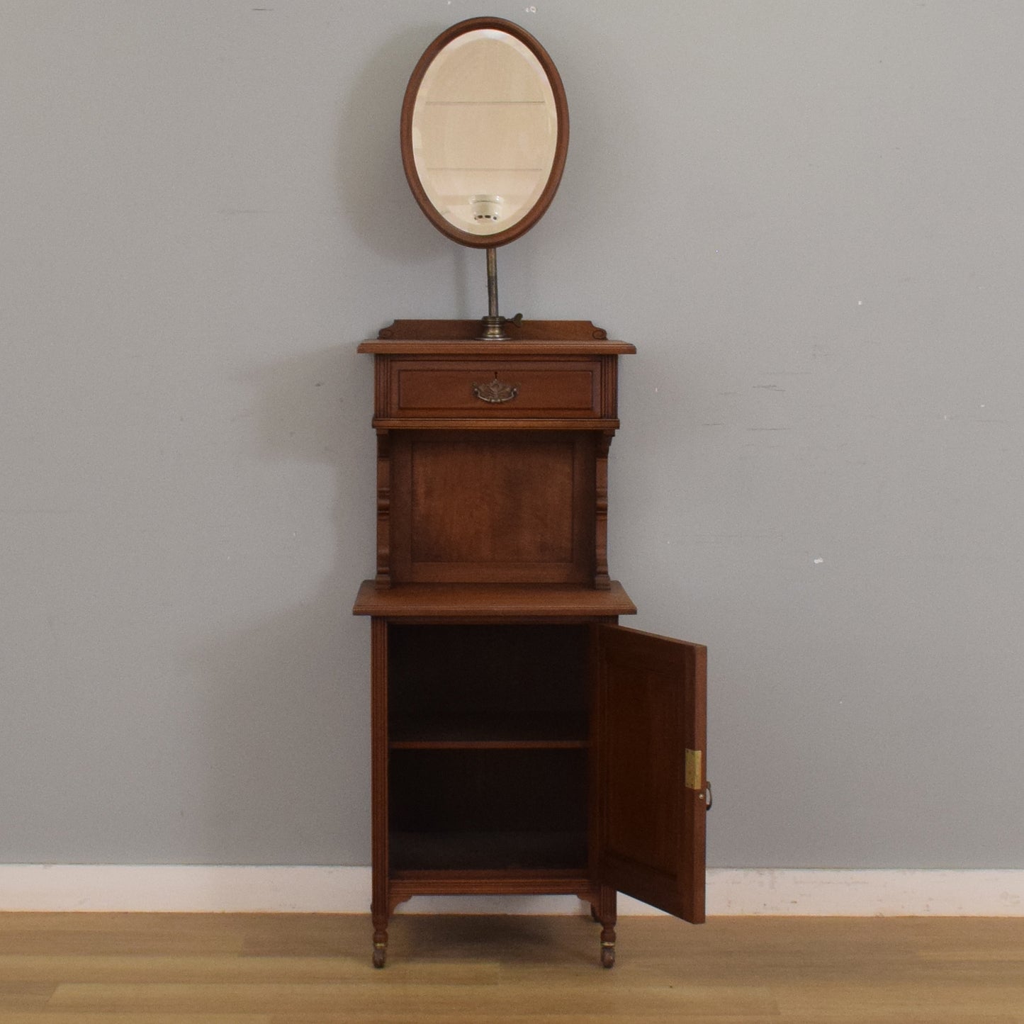 Victorian Gentleman’s Wash Stand