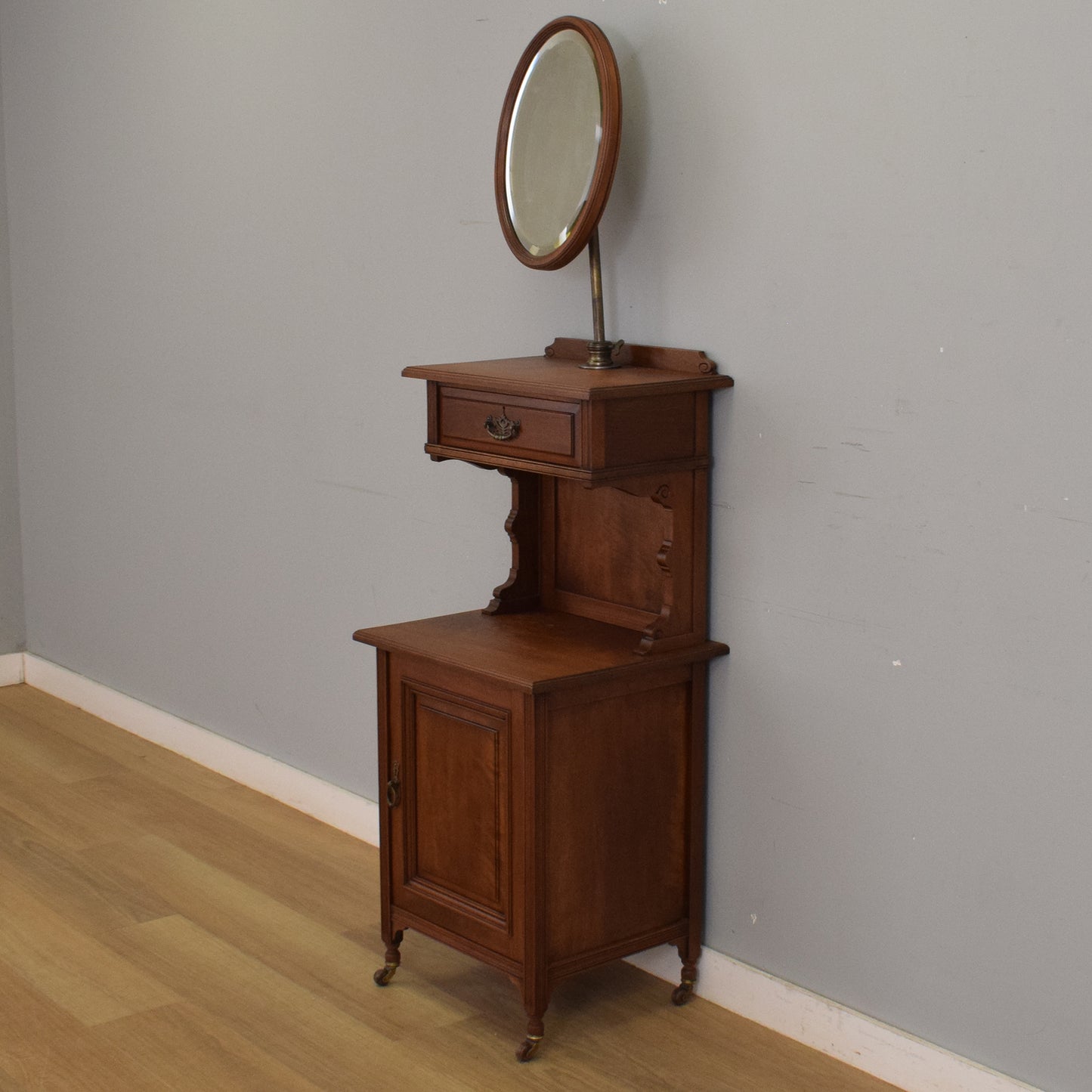 Victorian Gentleman’s Wash Stand