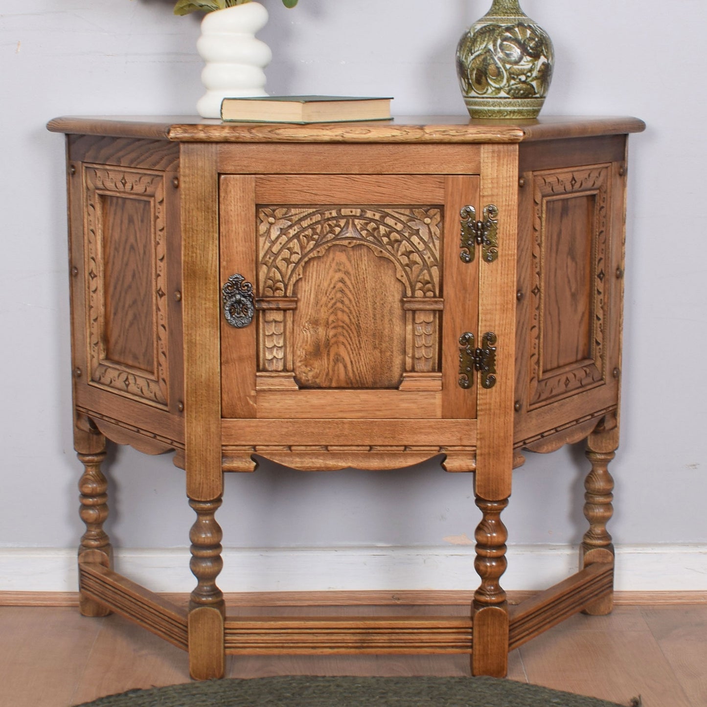 Oak Old Charm Side Cabinet