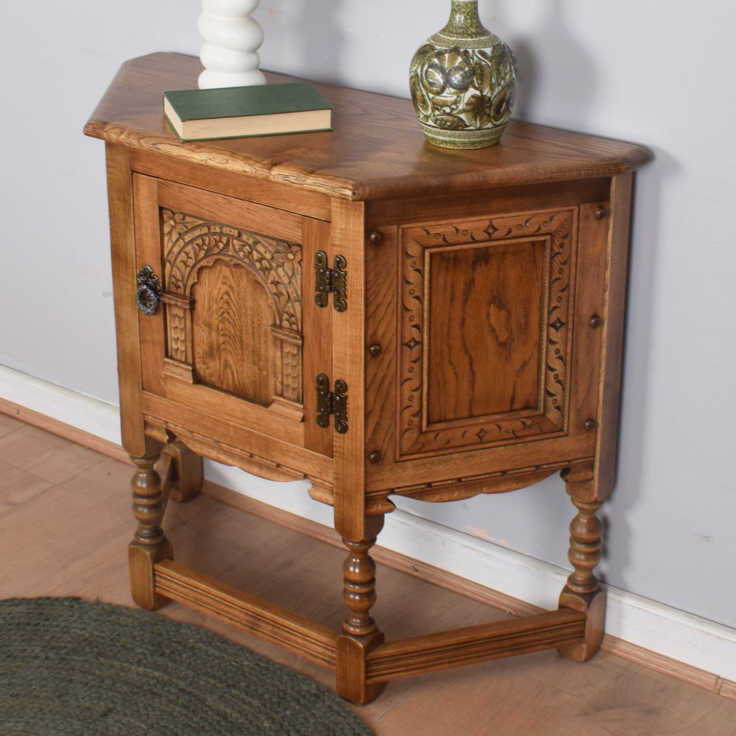 Oak Old Charm Side Cabinet