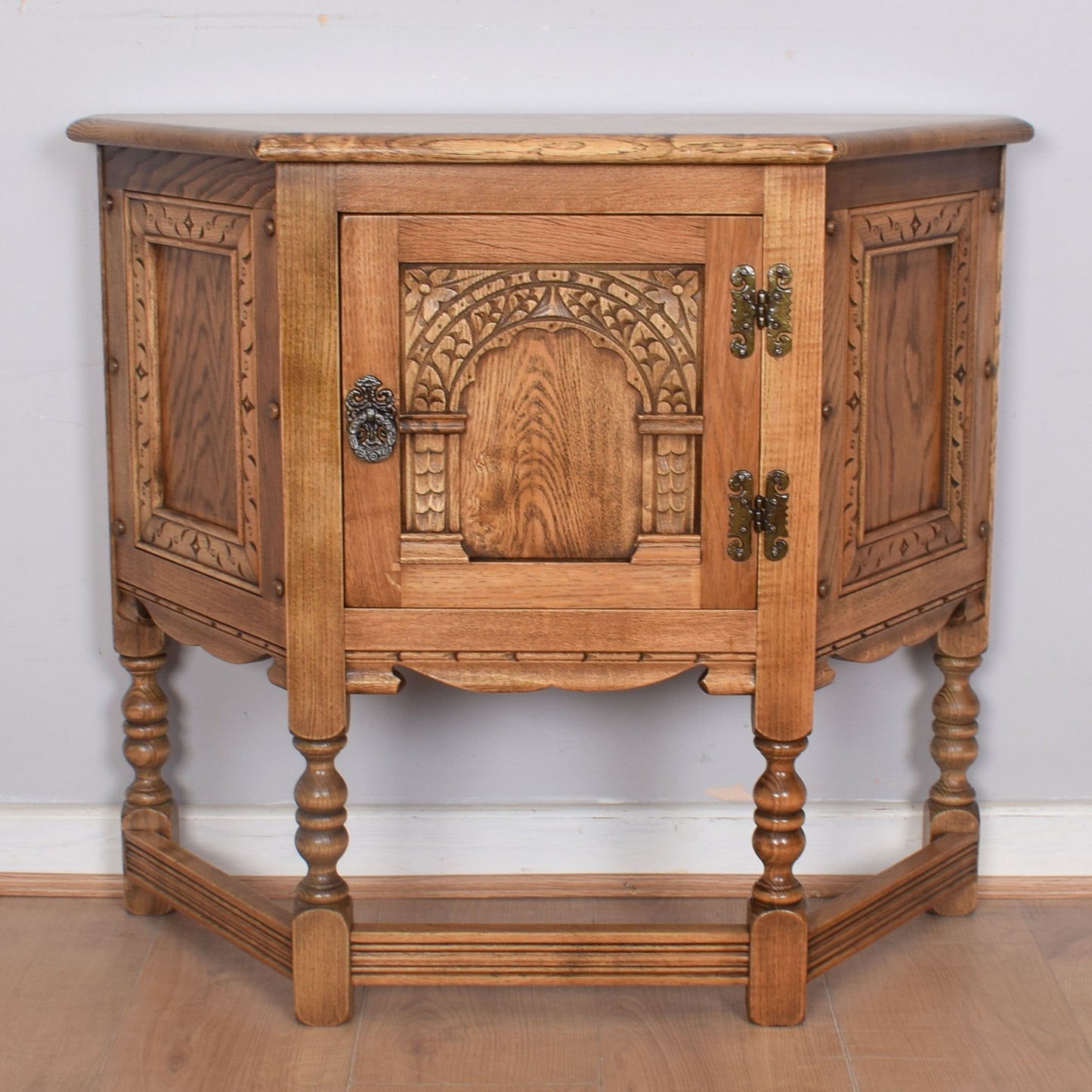 Oak Old Charm Side Cabinet