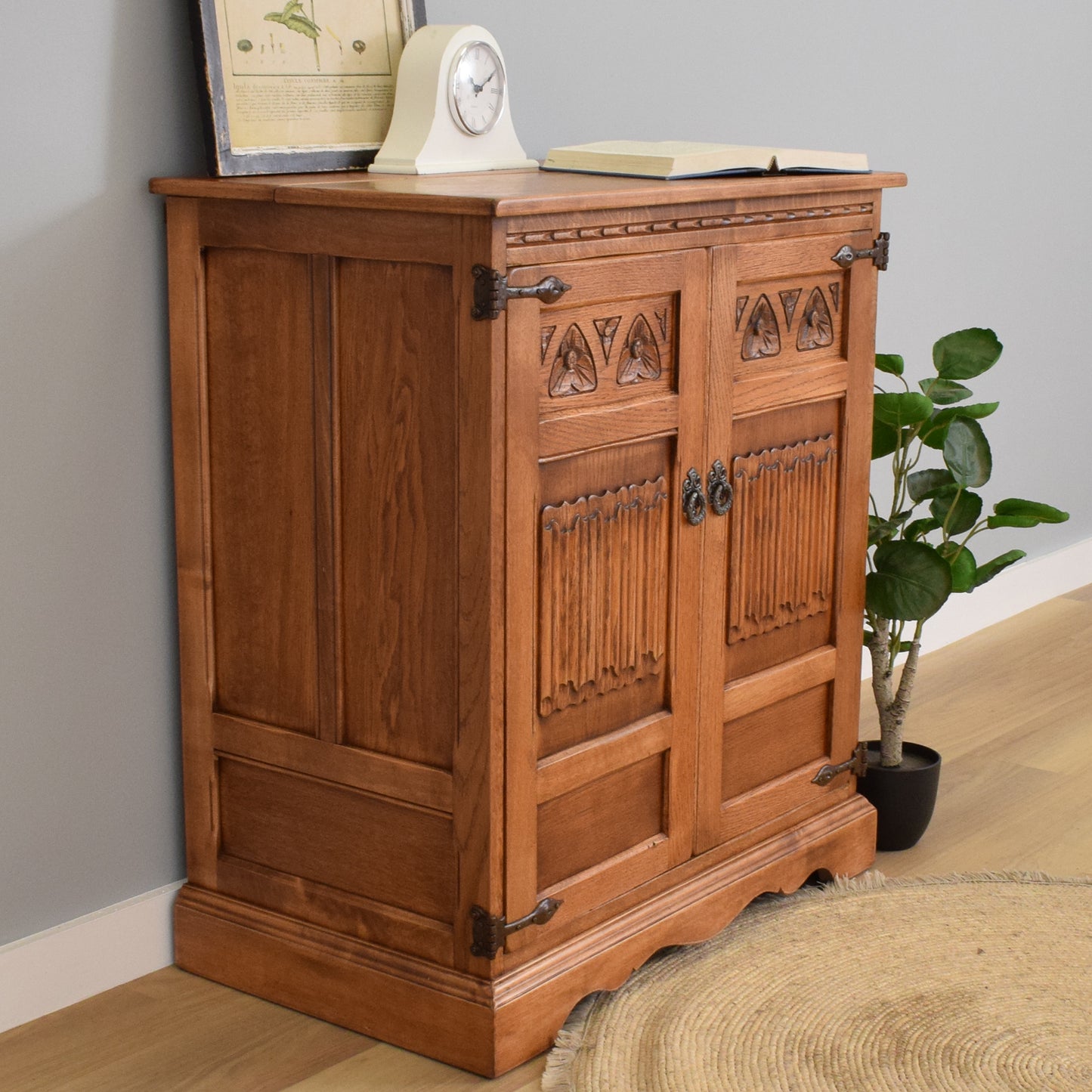 Old Charm TV Cabinet