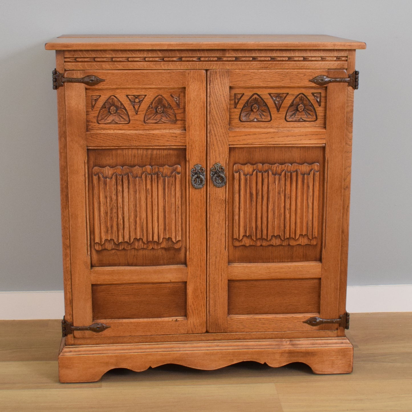 Old Charm TV Cabinet