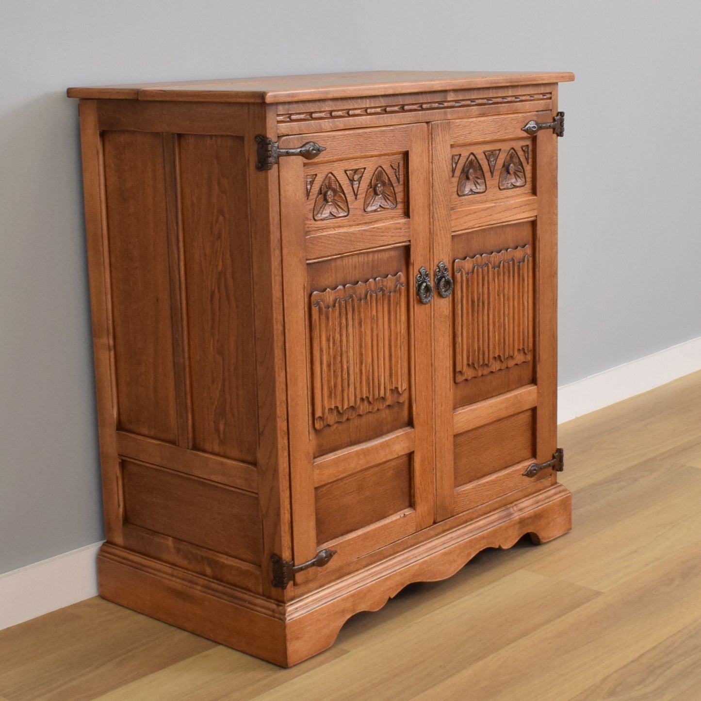 Old Charm TV Cabinet