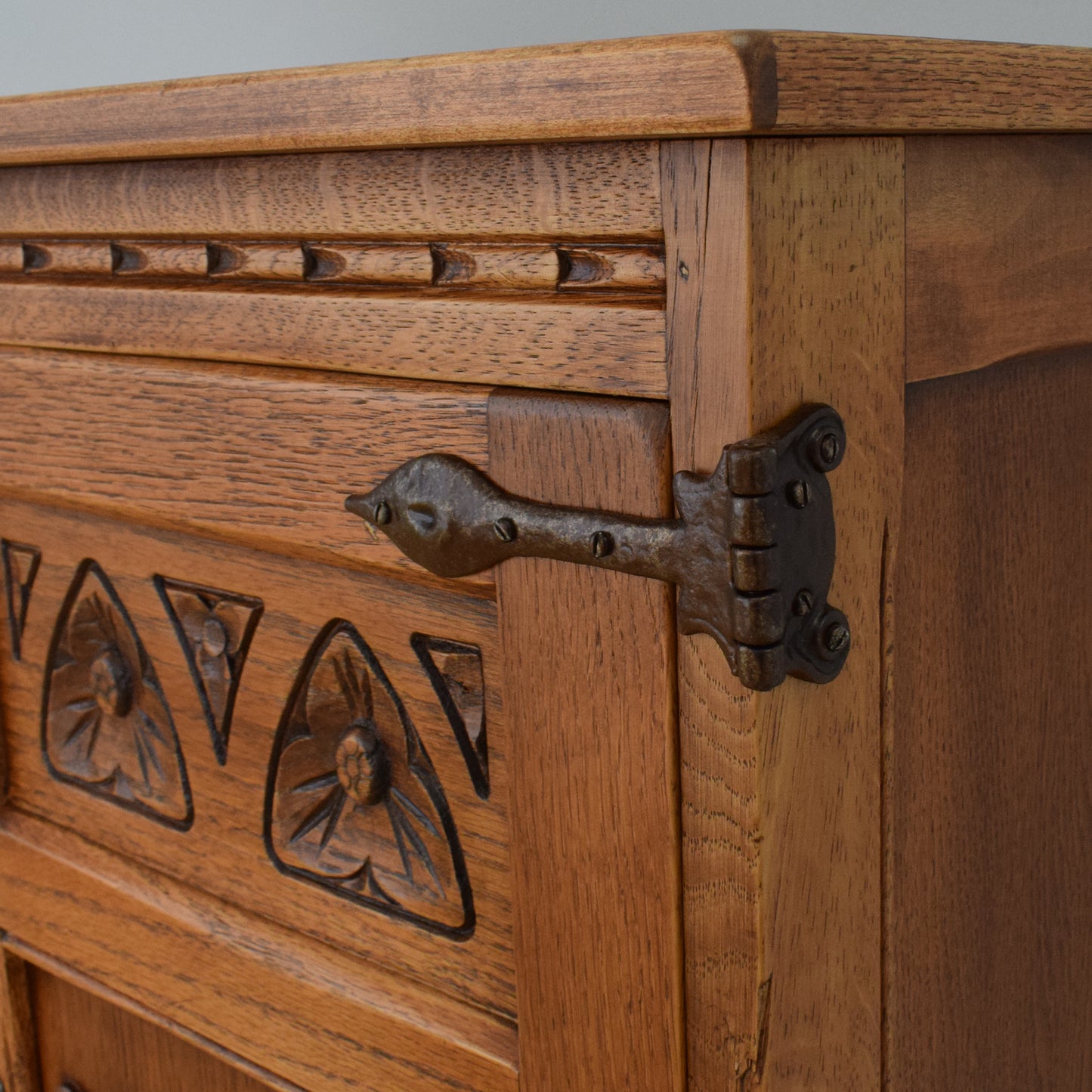 Old Charm TV Cabinet