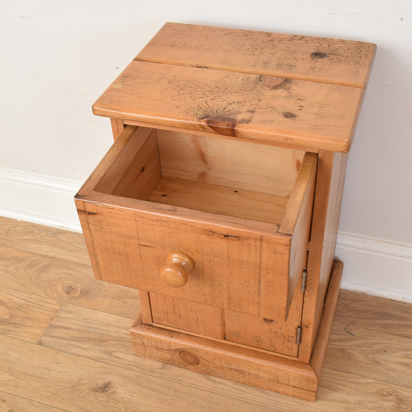 Pine Bedside