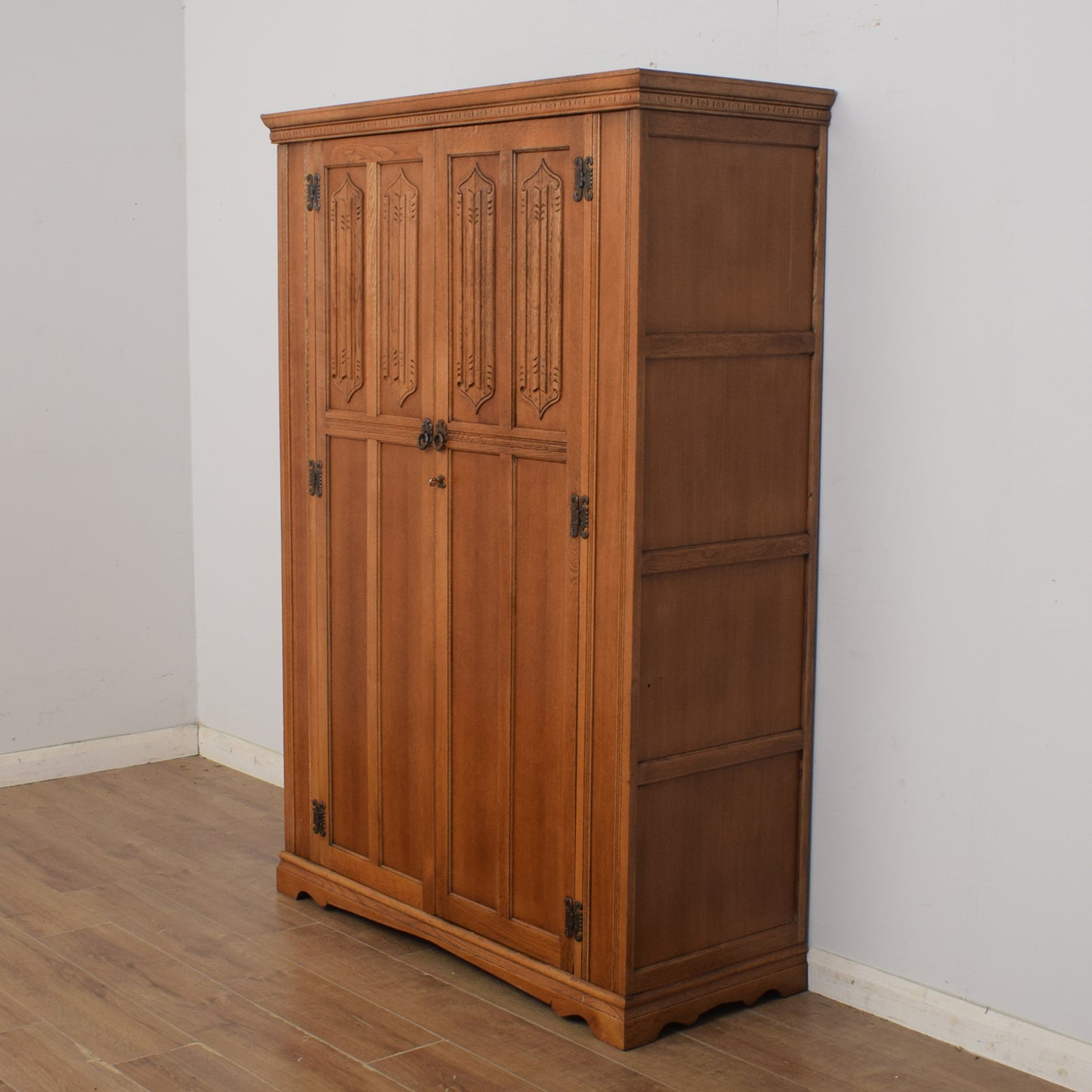 Old Charm Wardrobe