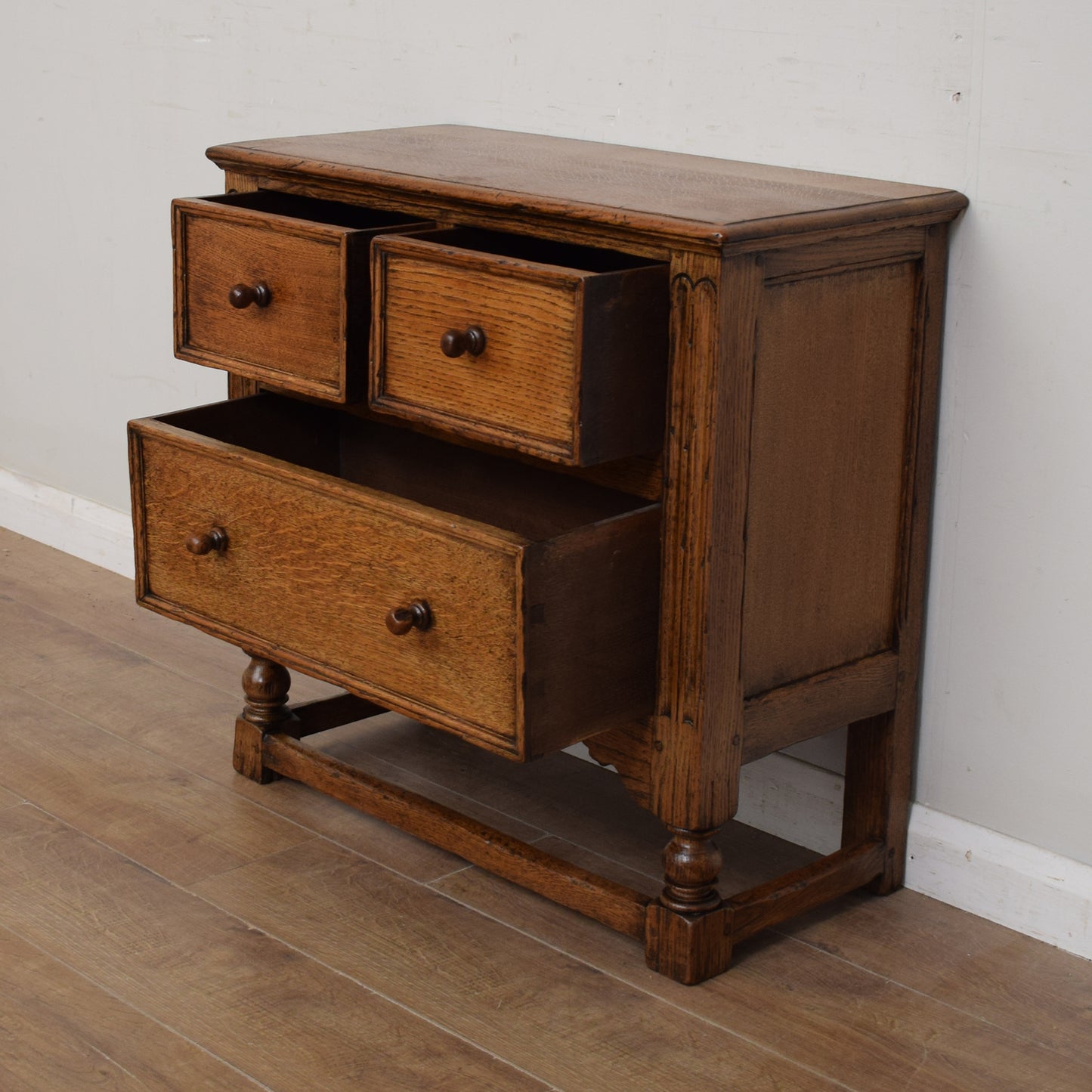 Oak Chest of Drawers