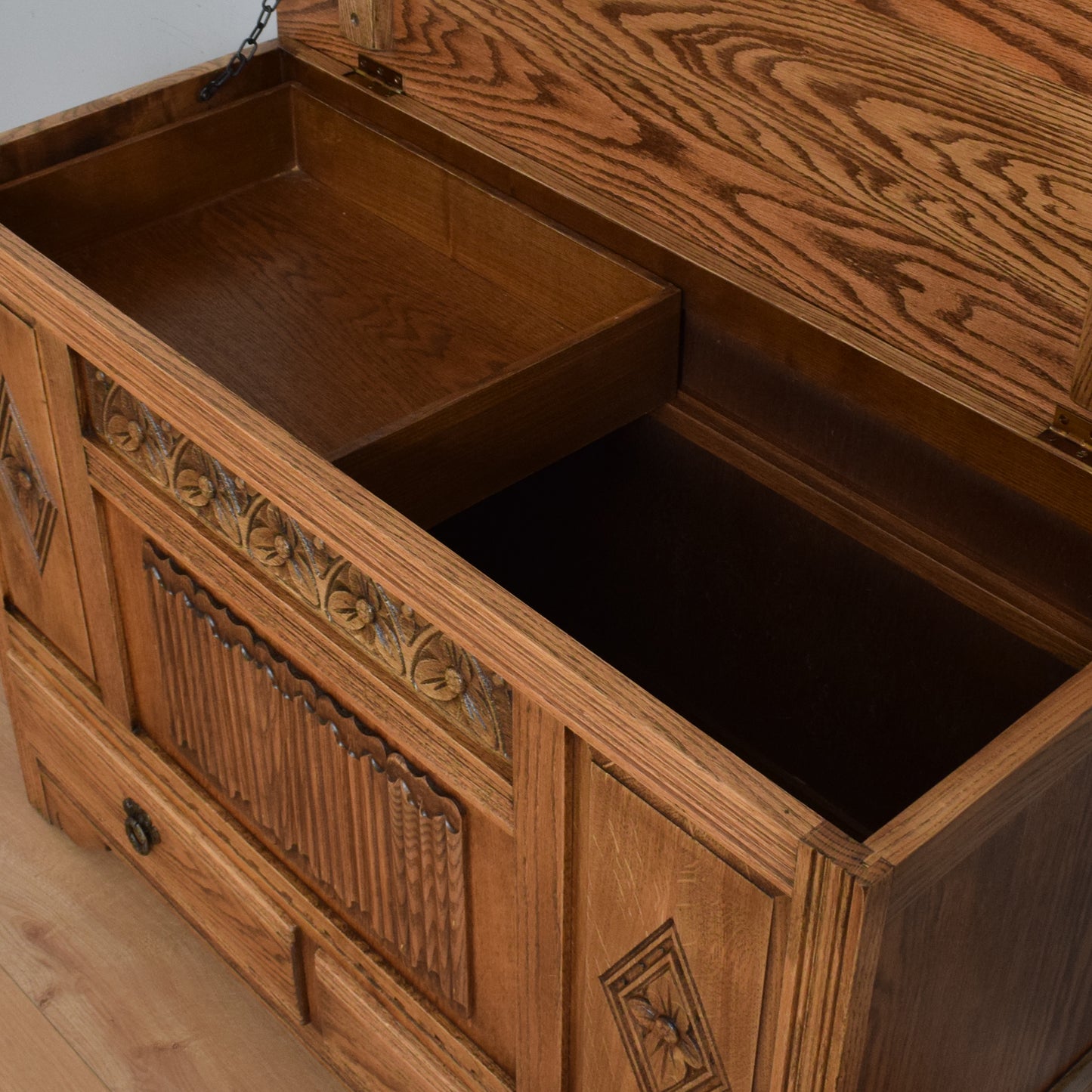 Old Charm Mule Chest