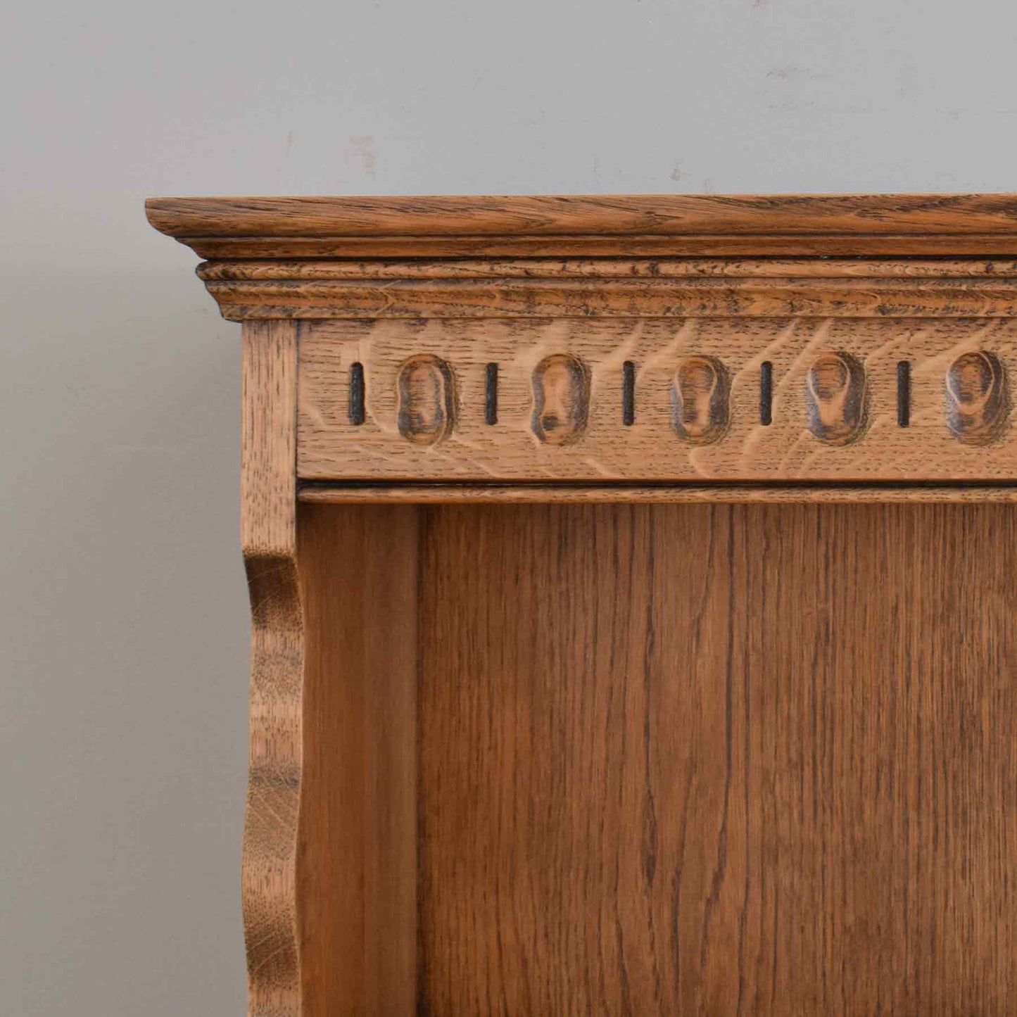 Classic Linenfold Dresser