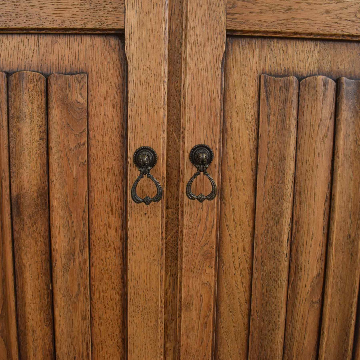 Classic Linenfold Dresser