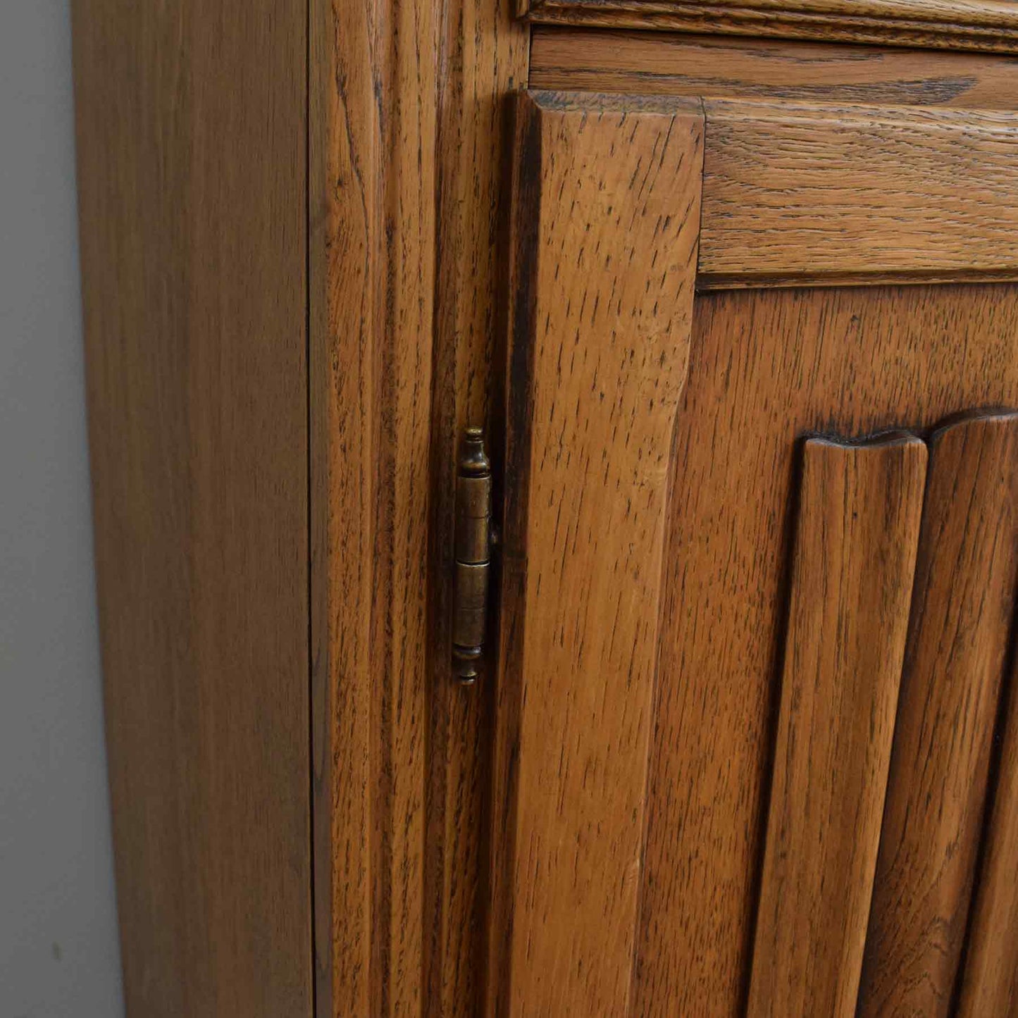 Classic Linenfold Dresser