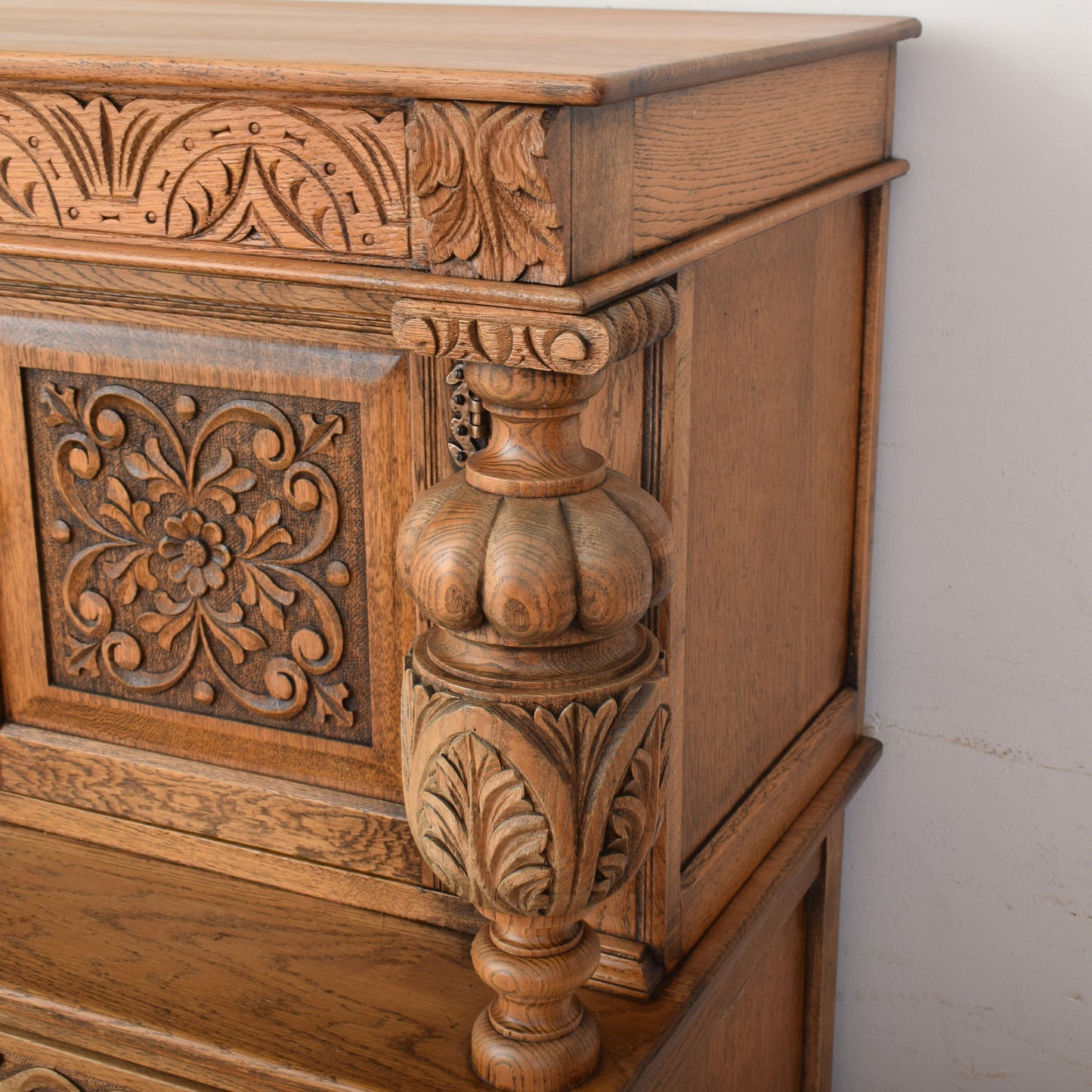 Oak Court Cabinet