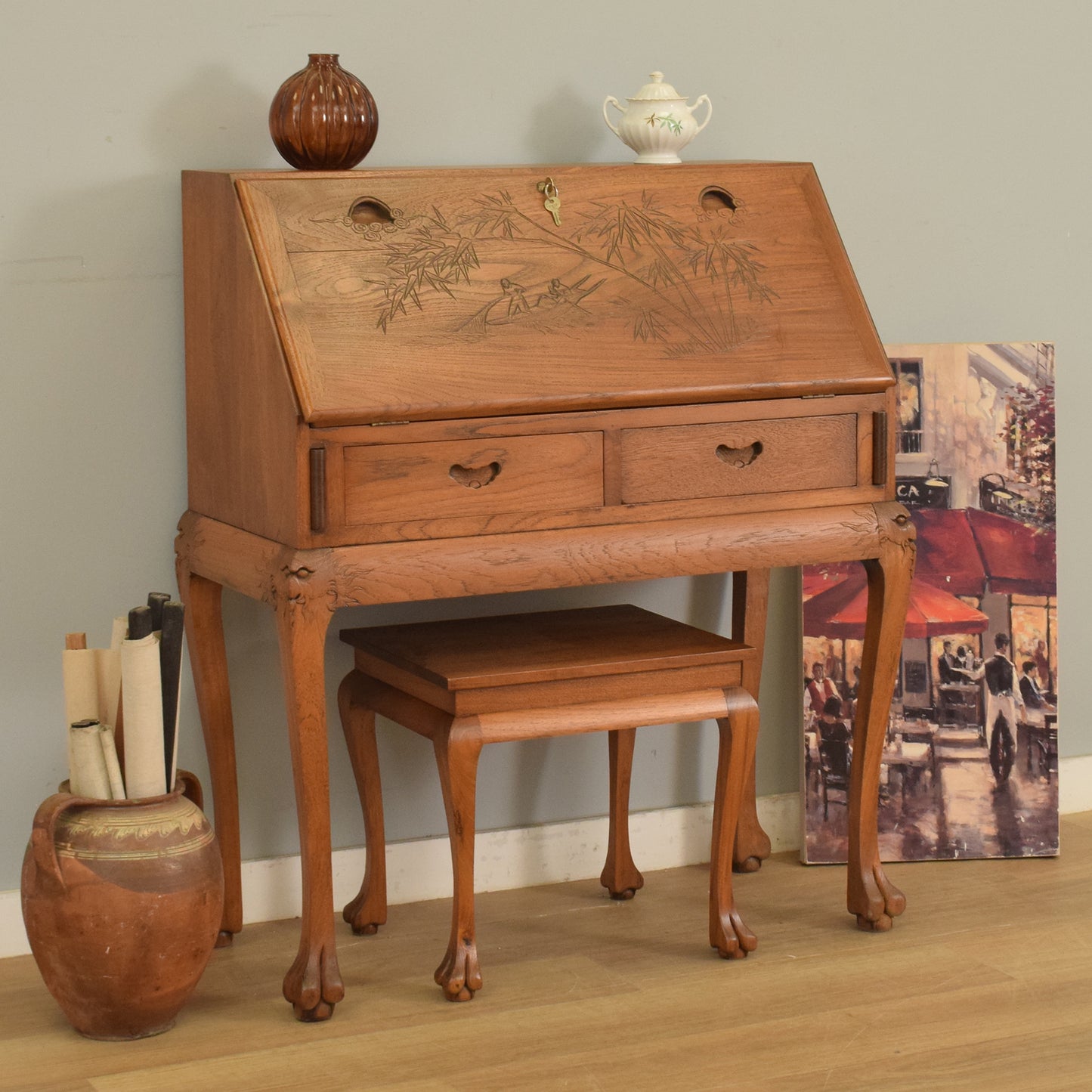 Camphor Bureau with Stool