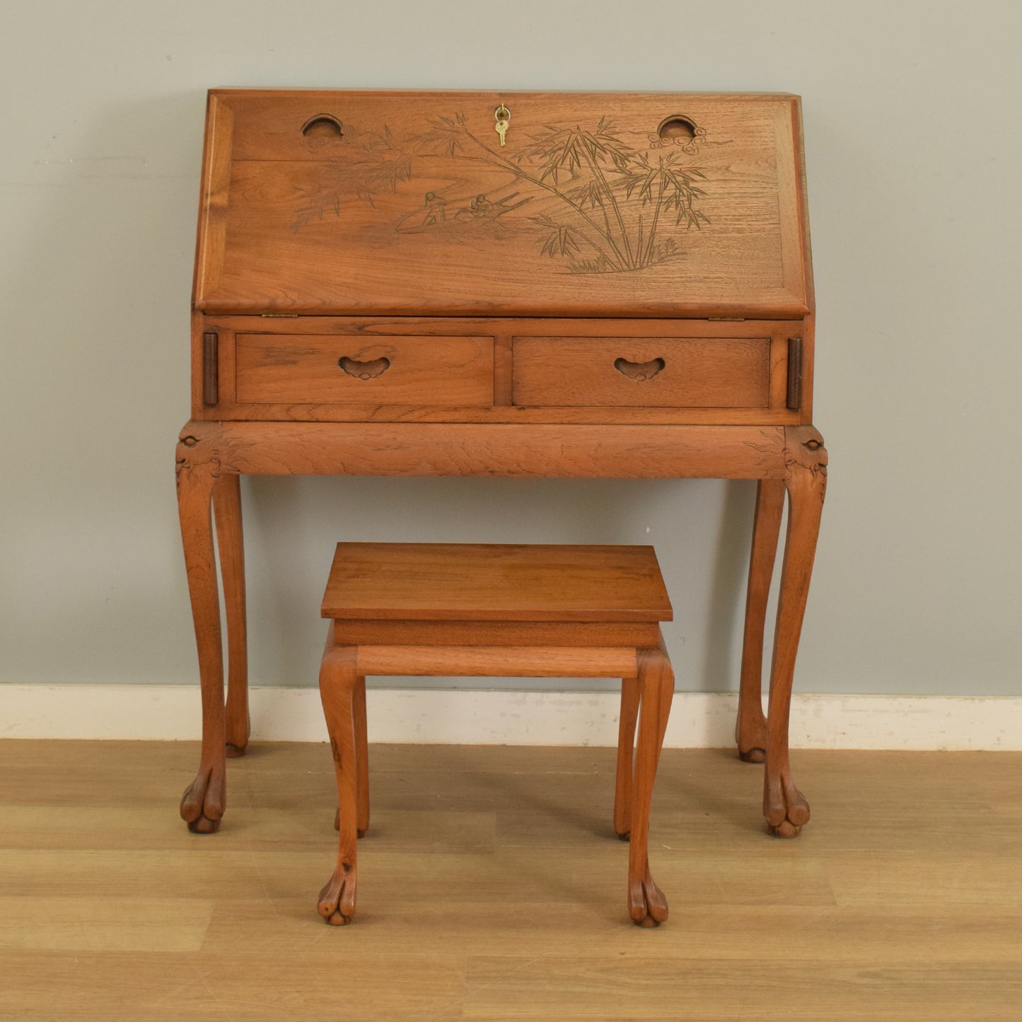 Camphor Bureau with Stool