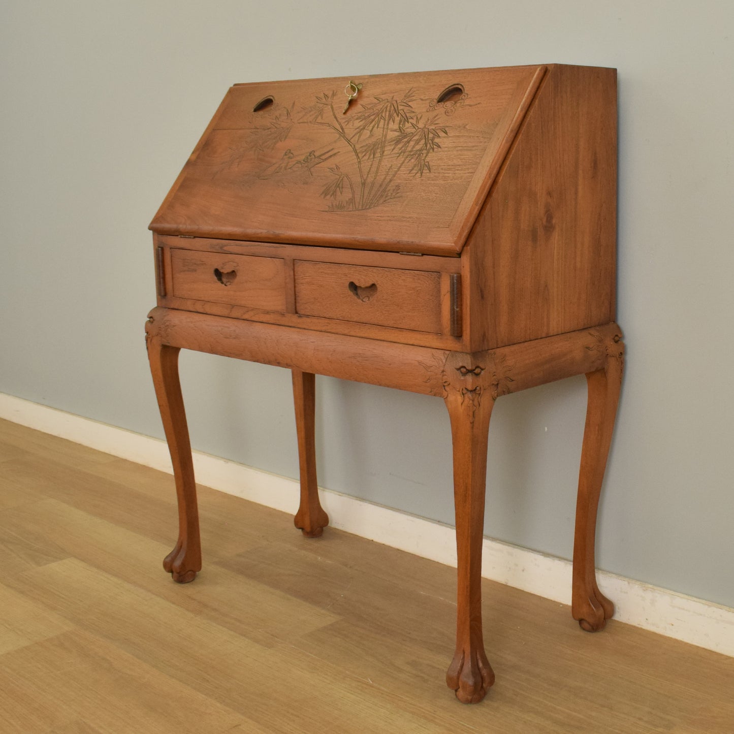 Camphor Bureau with Stool