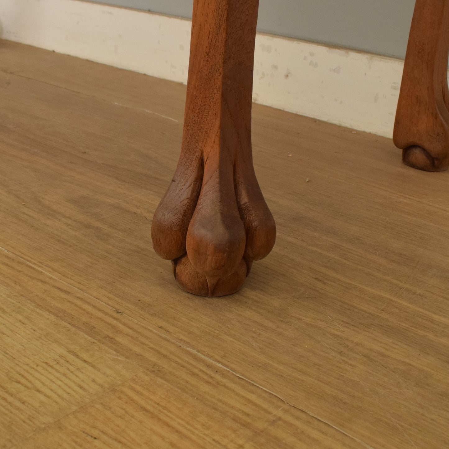 Camphor Bureau with Stool