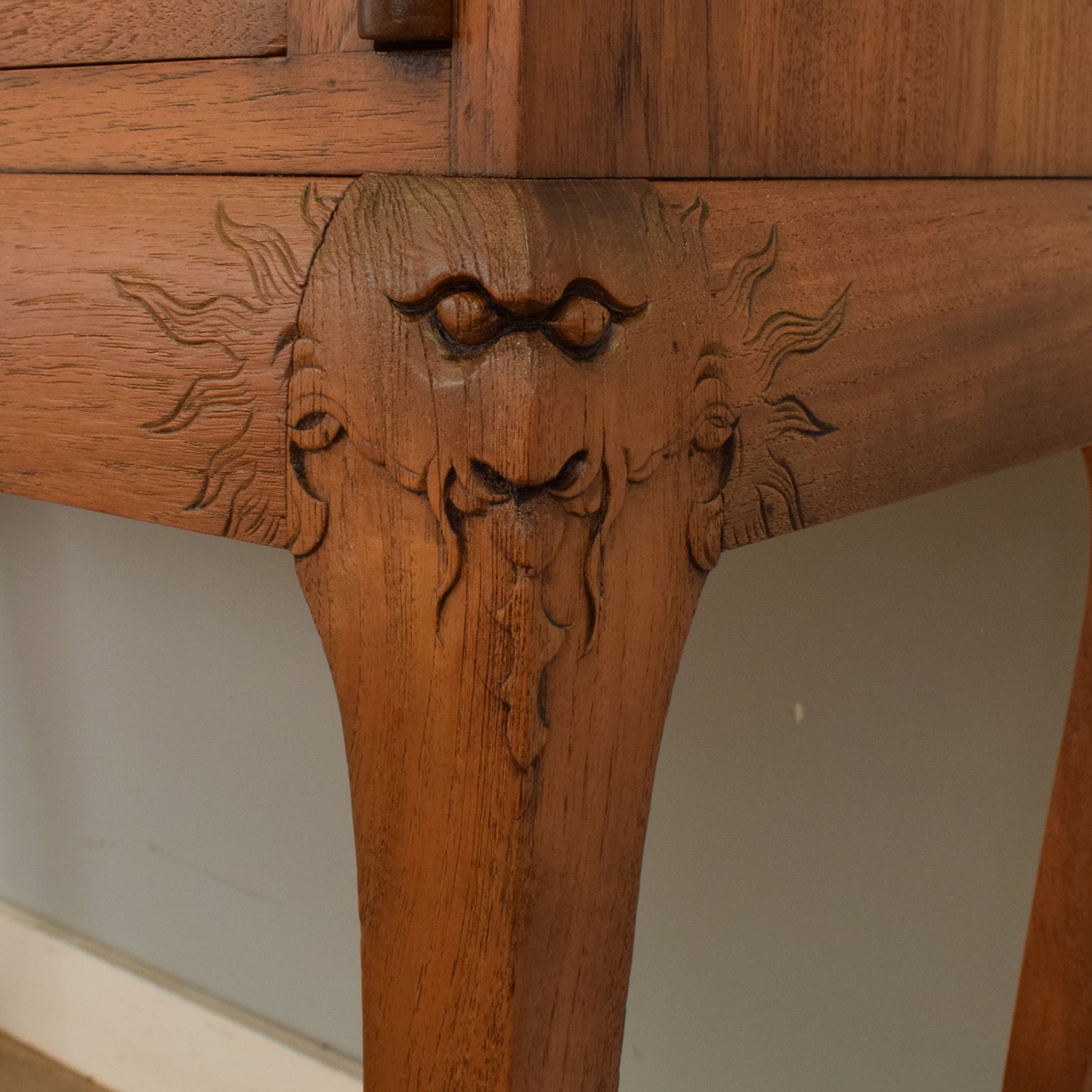 Camphor Bureau with Stool