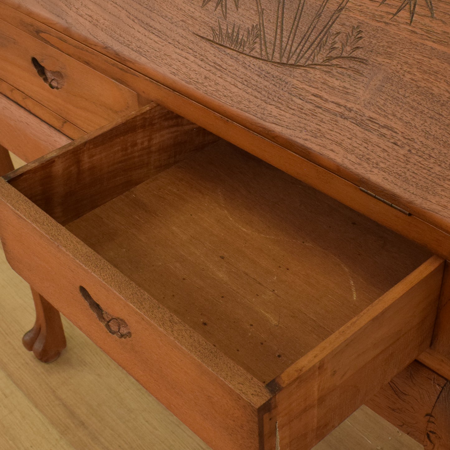 Camphor Bureau with Stool
