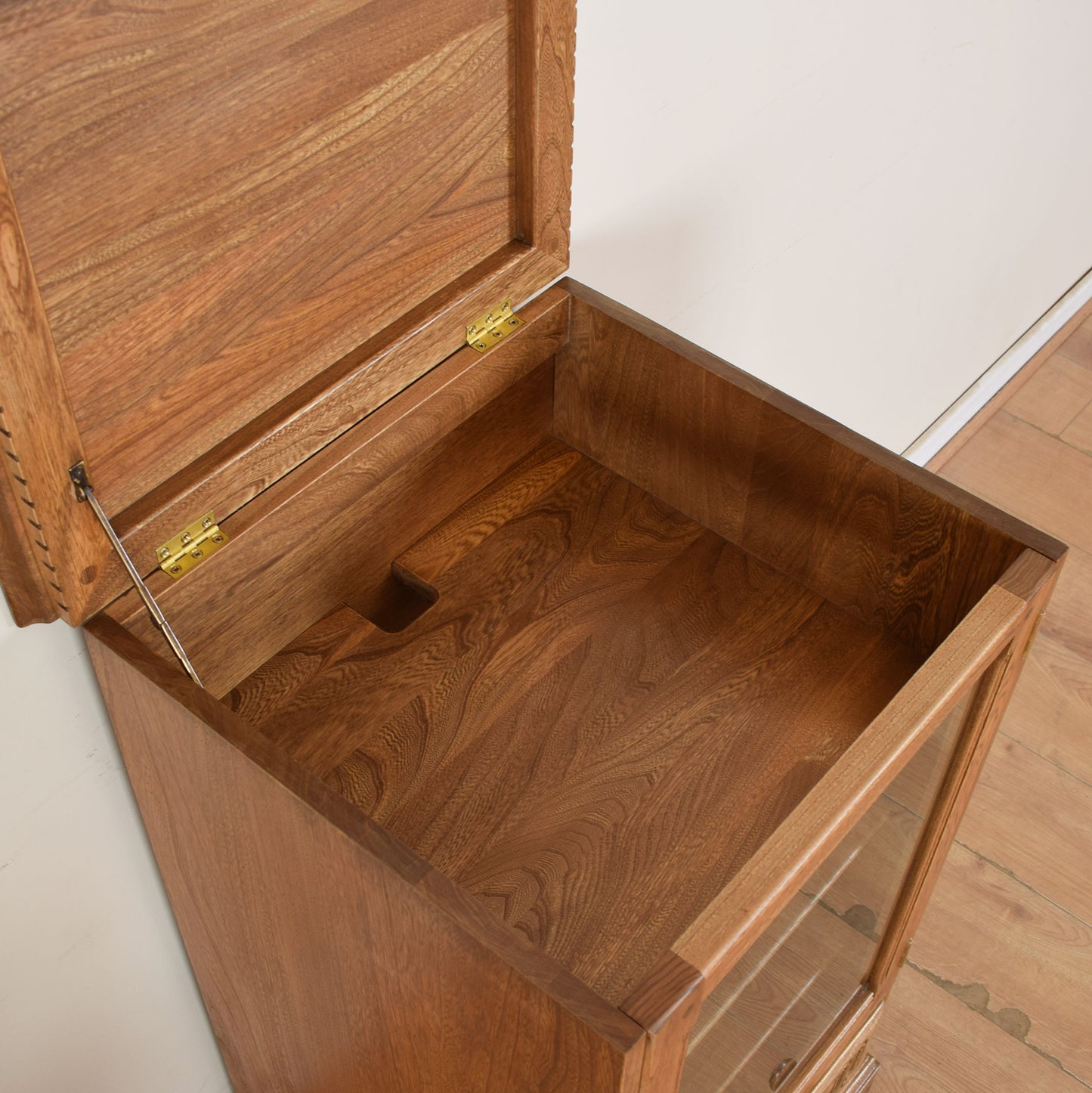 Ercol Cabinet Hifi Unit