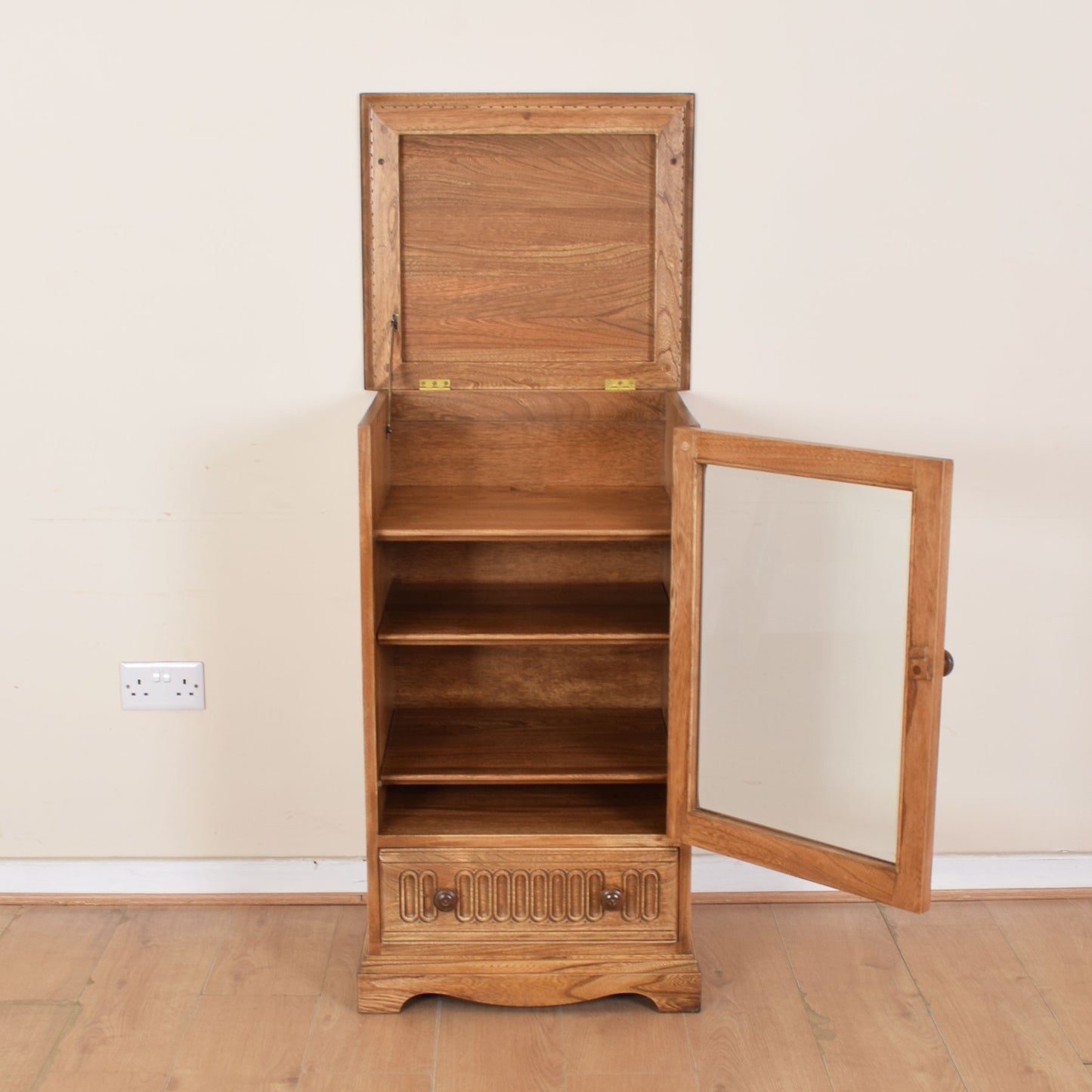 Ercol Cabinet Hifi Unit