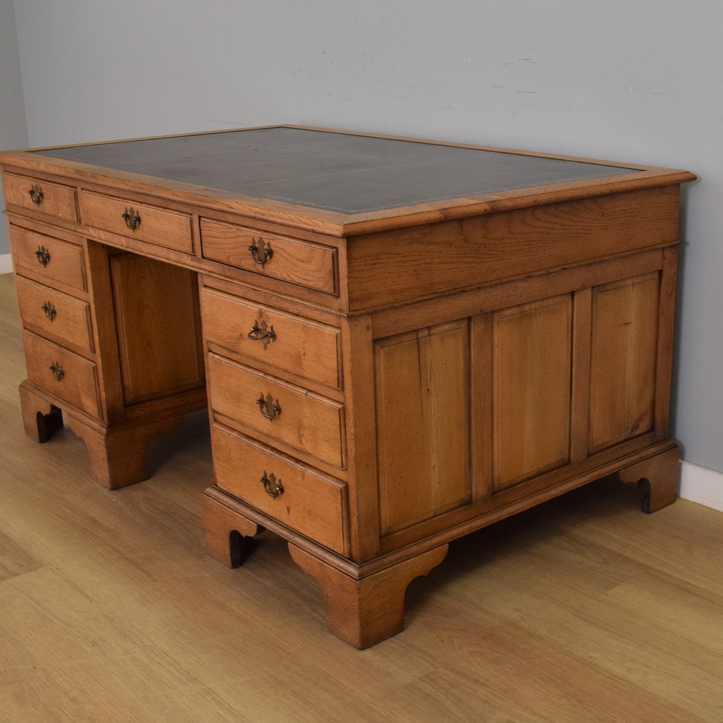 Large Oak Partners Desk