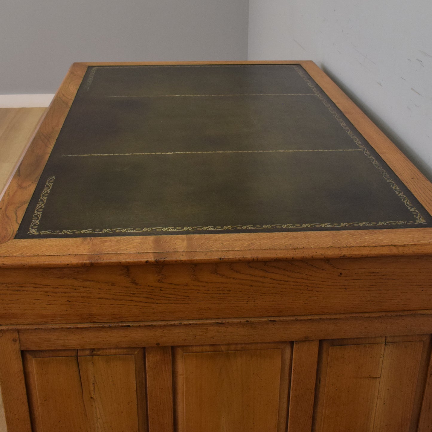 Large Oak Partners Desk