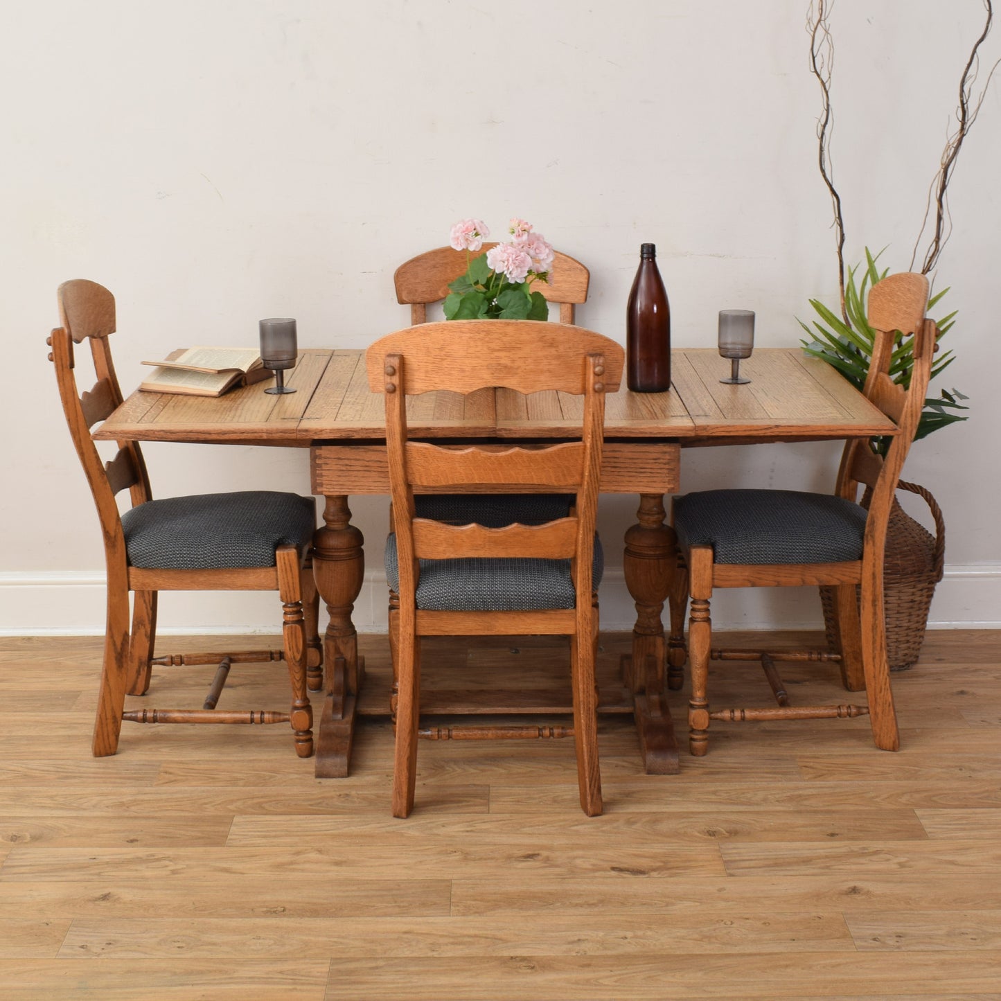 Extendable Table And Four Chairs