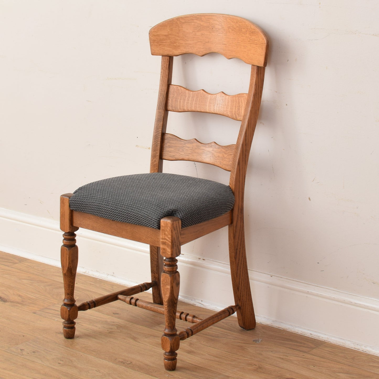 Extendable Table And Four Chairs