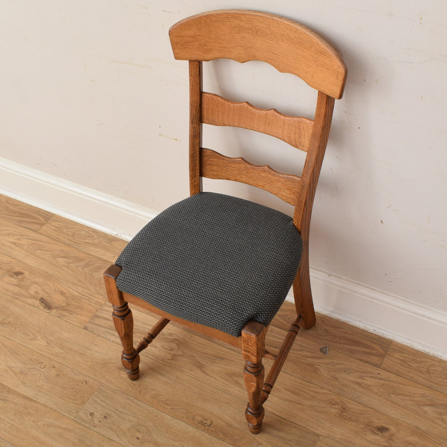 Extendable Table And Four Chairs