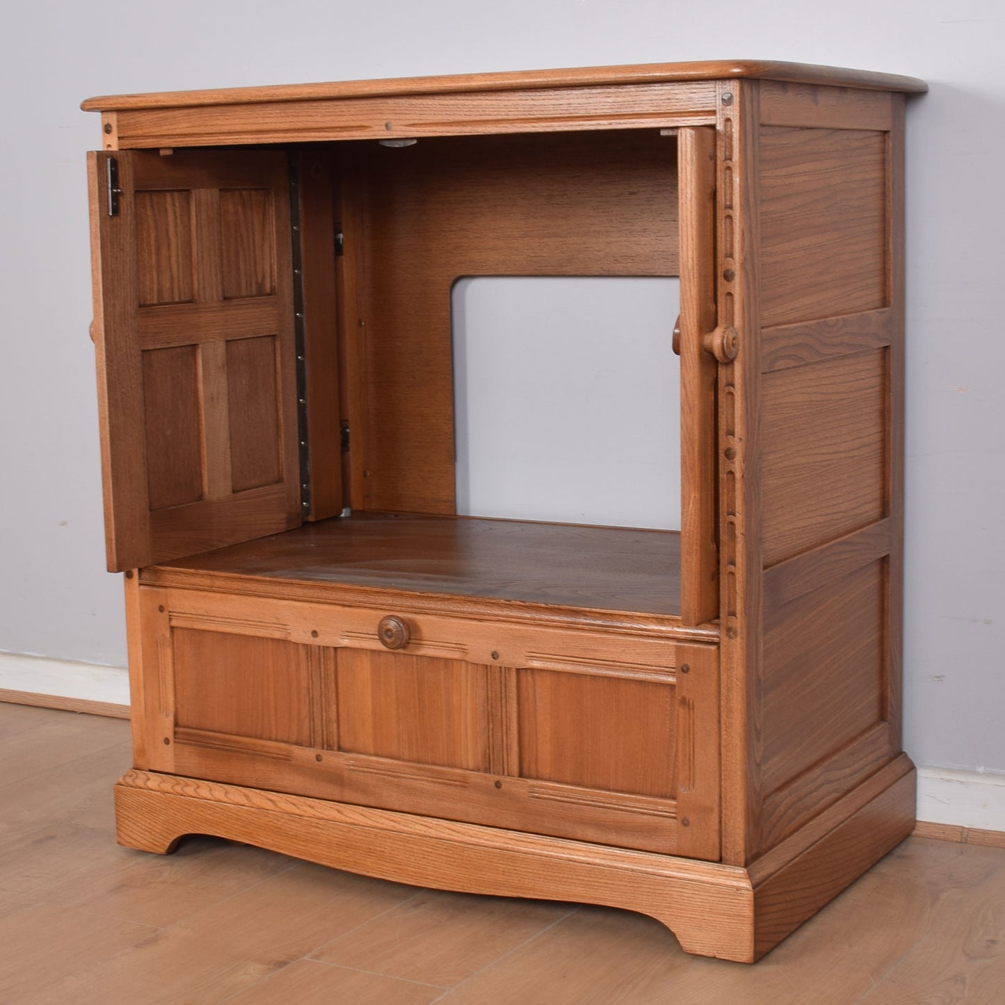 Ercol TV and Video Cabinet