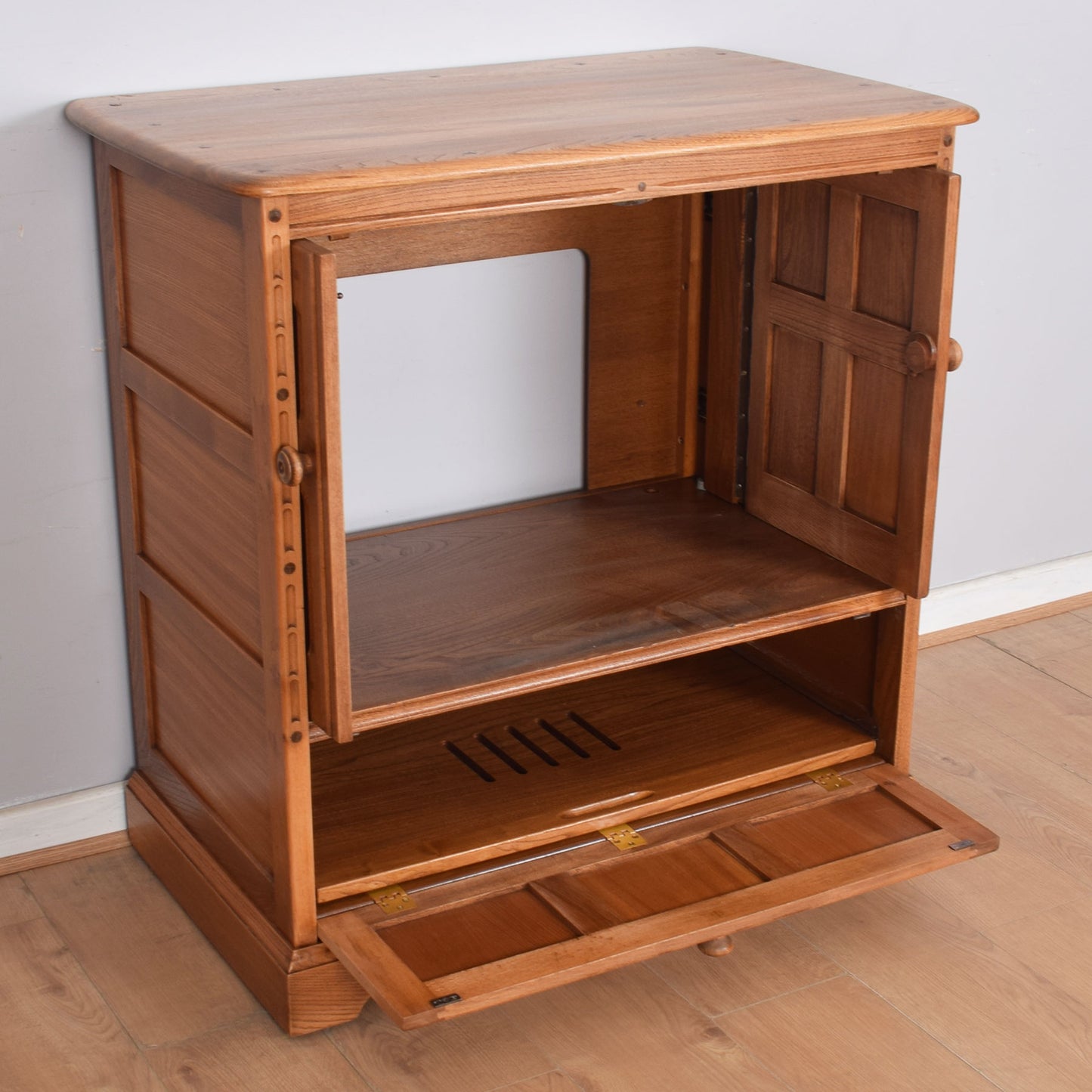 Ercol TV and Video Cabinet