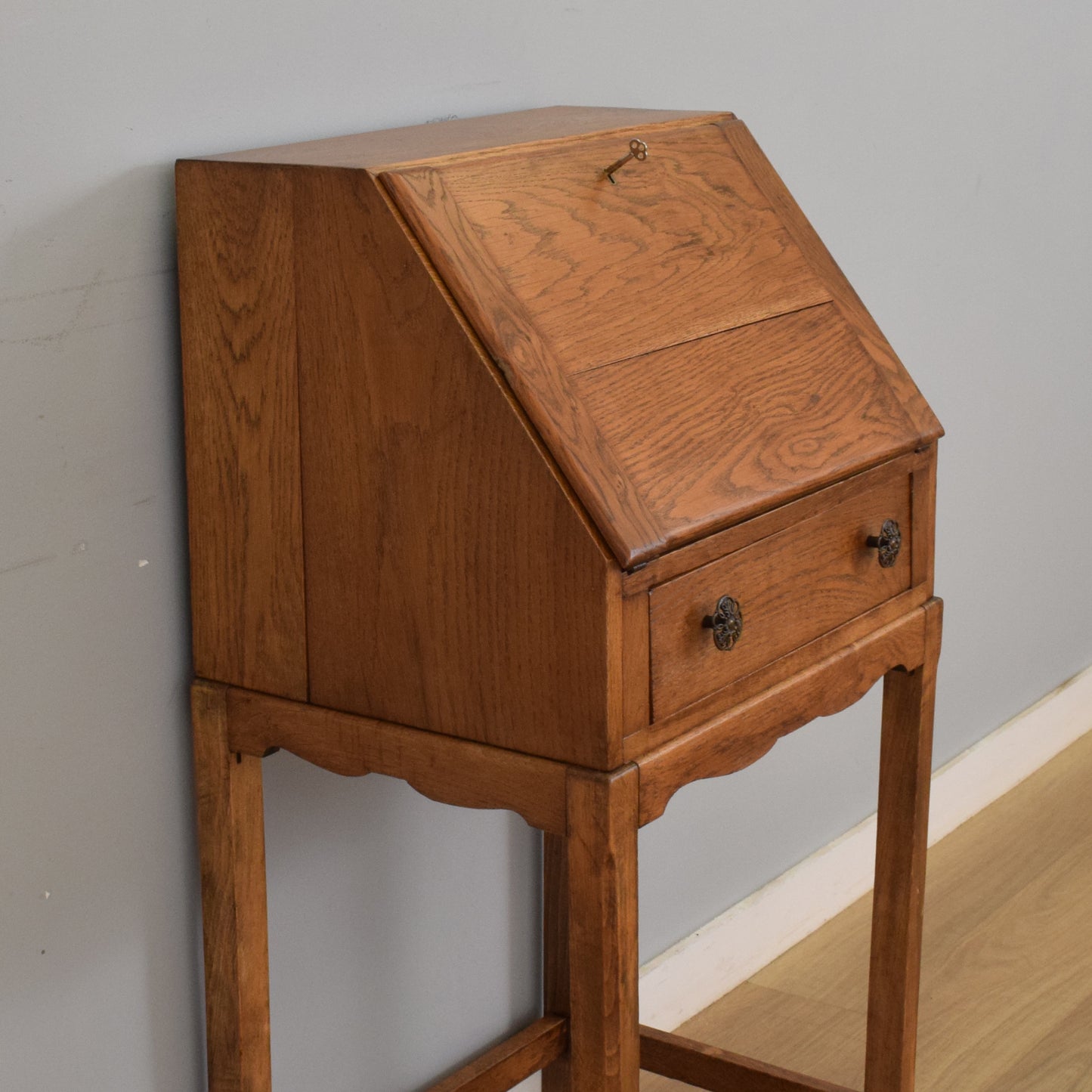 Slim Oak Bureau