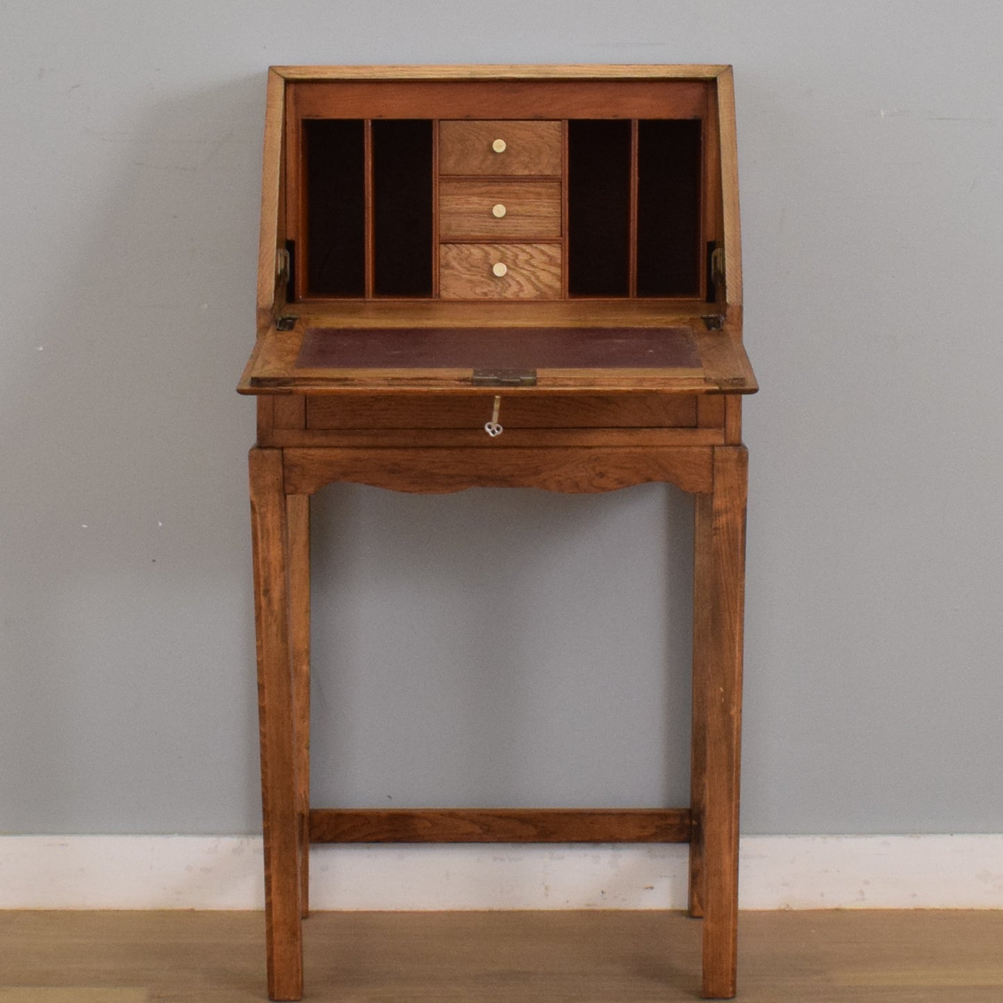 Slim Oak Bureau