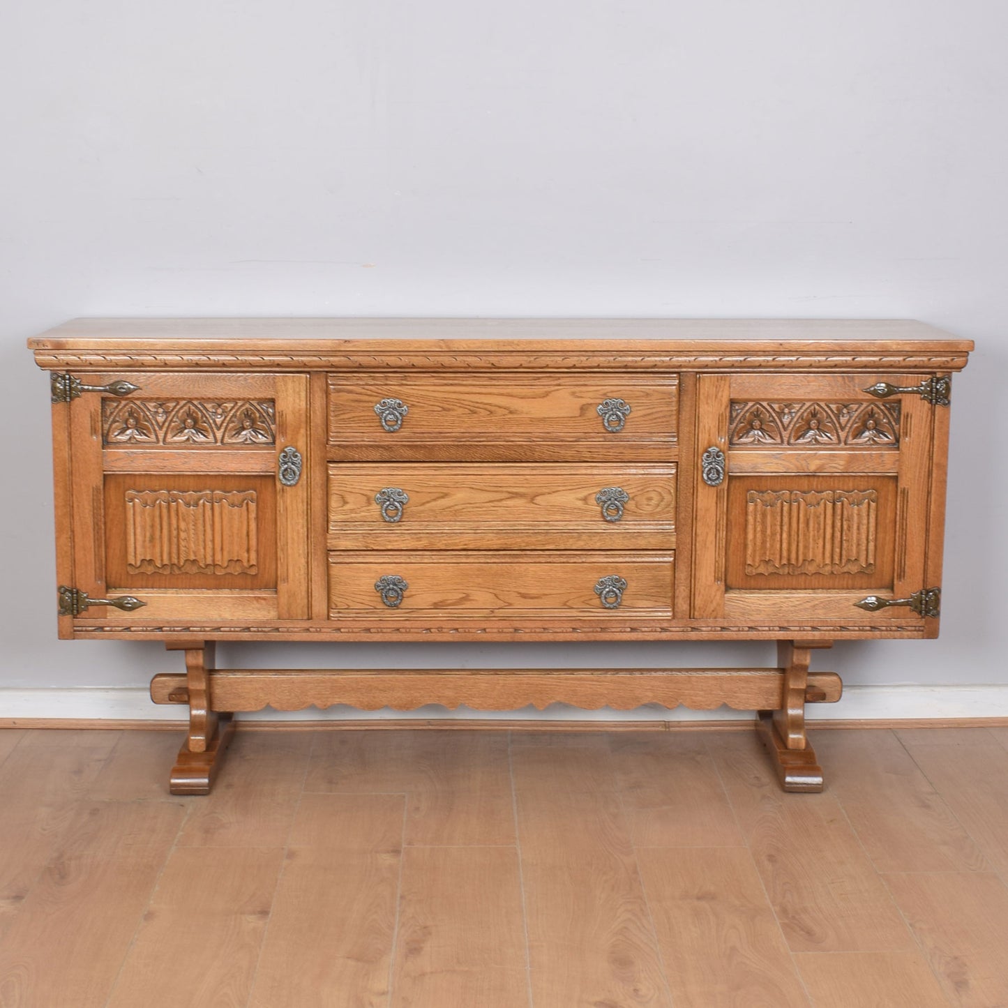 Old Charm Farmhouse Sideboard