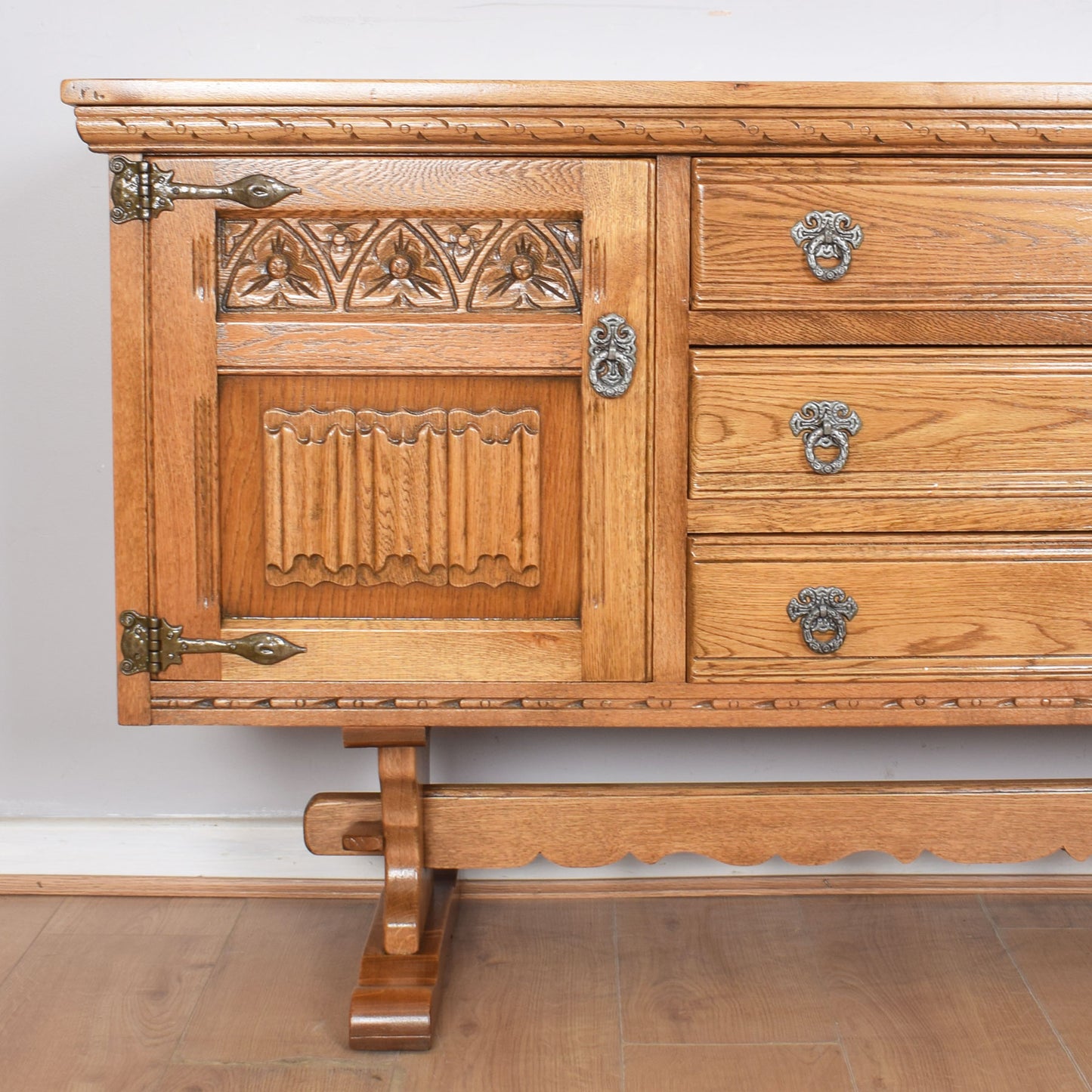 Old Charm Farmhouse Sideboard