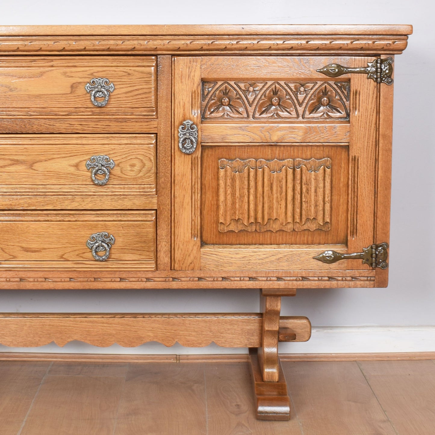 Old Charm Farmhouse Sideboard