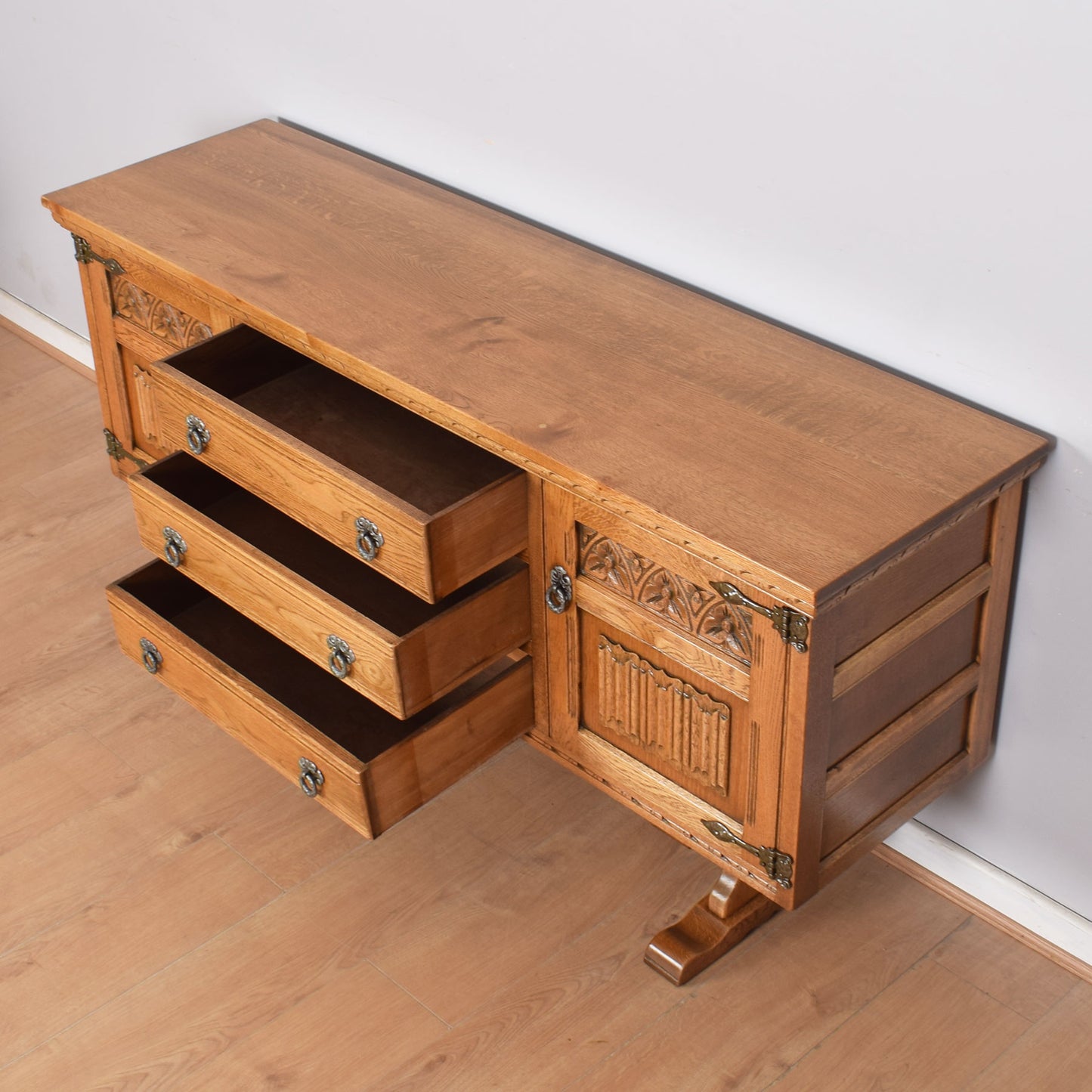 Old Charm Farmhouse Sideboard