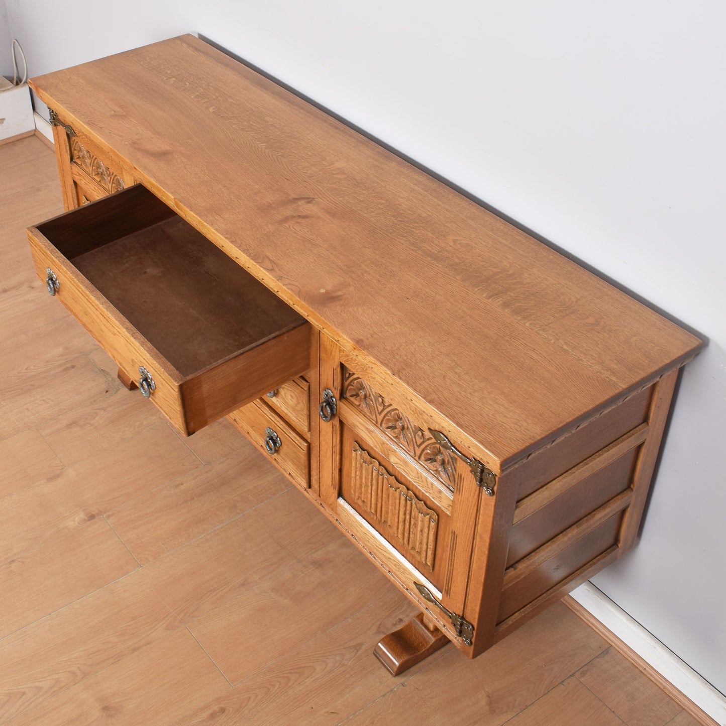 Old Charm Farmhouse Sideboard