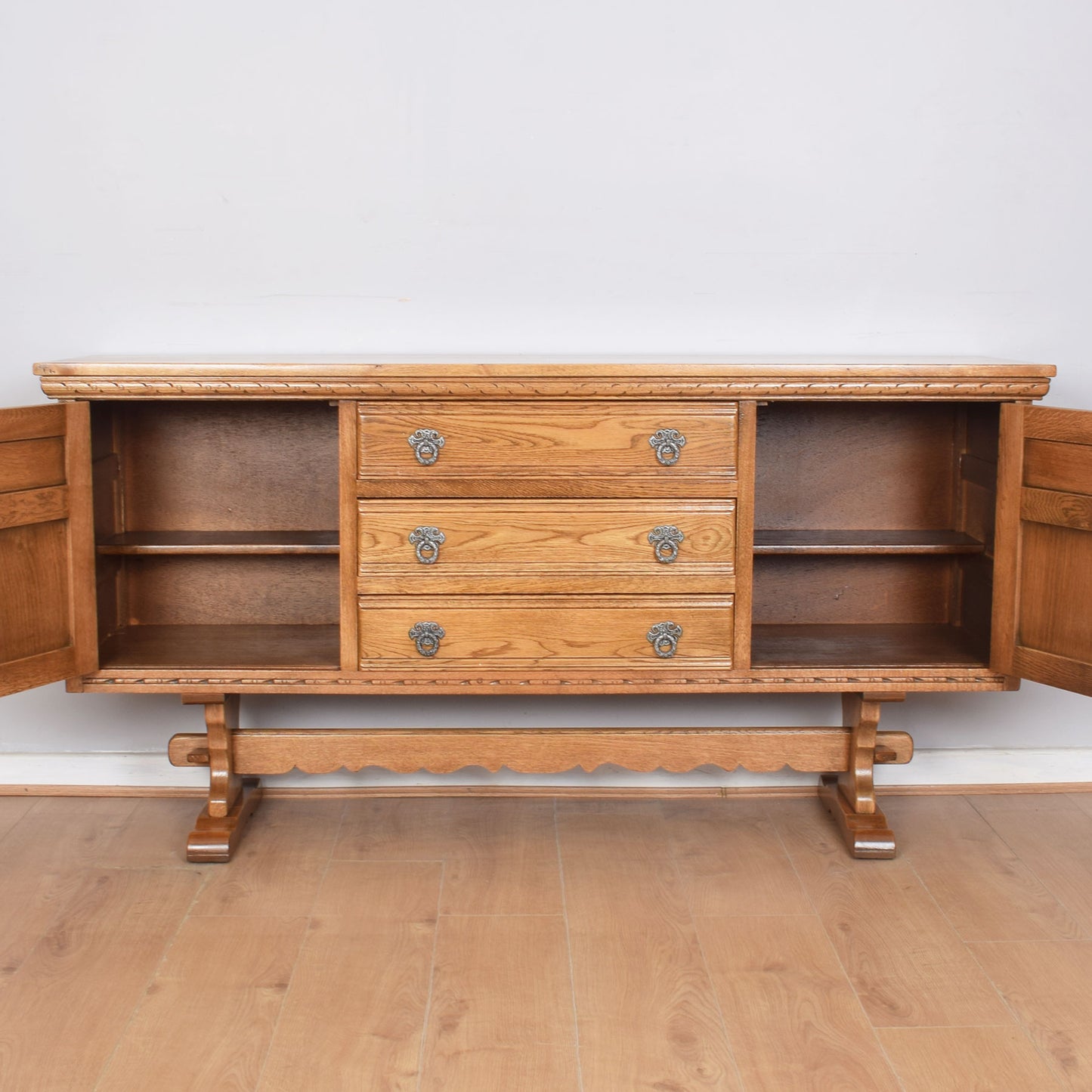 Old Charm Farmhouse Sideboard