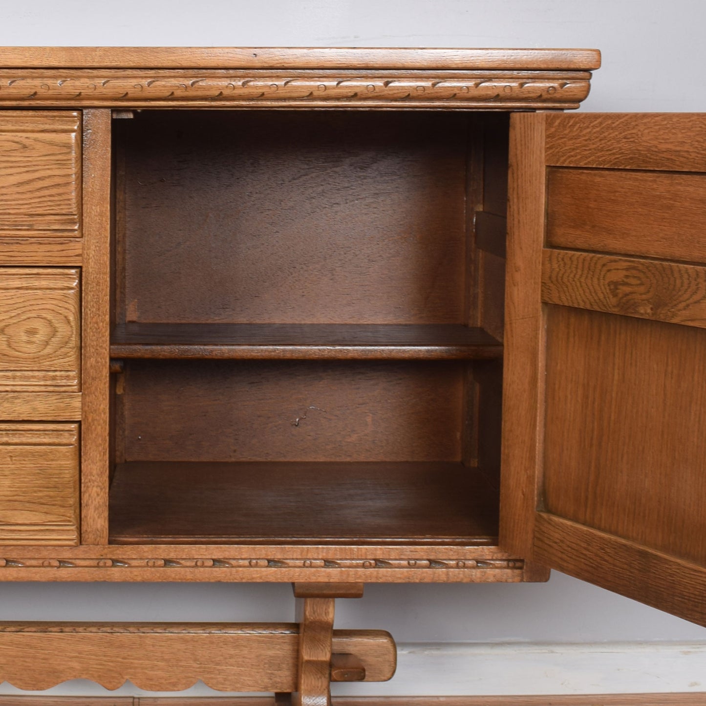 Old Charm Farmhouse Sideboard