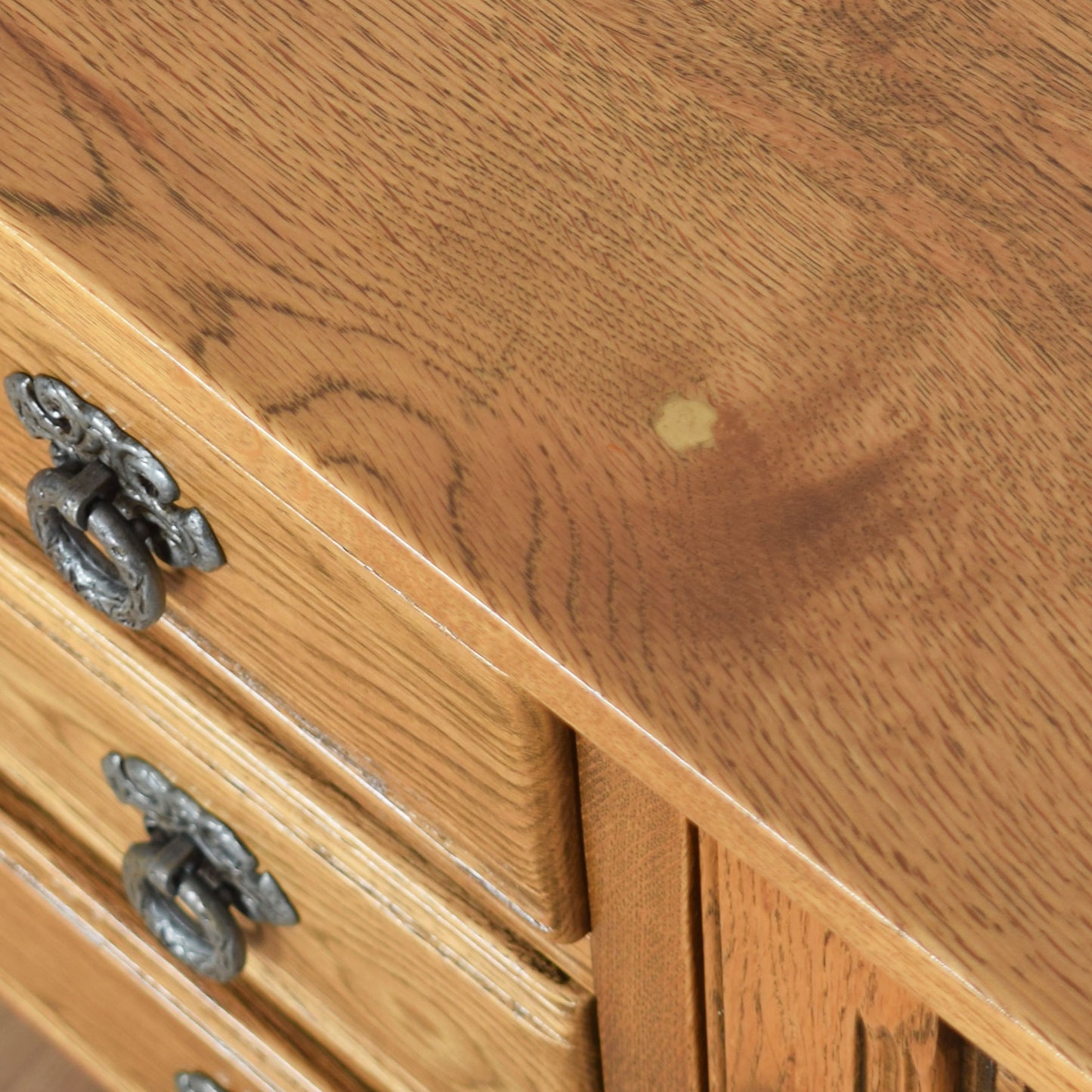 Old Charm Farmhouse Sideboard